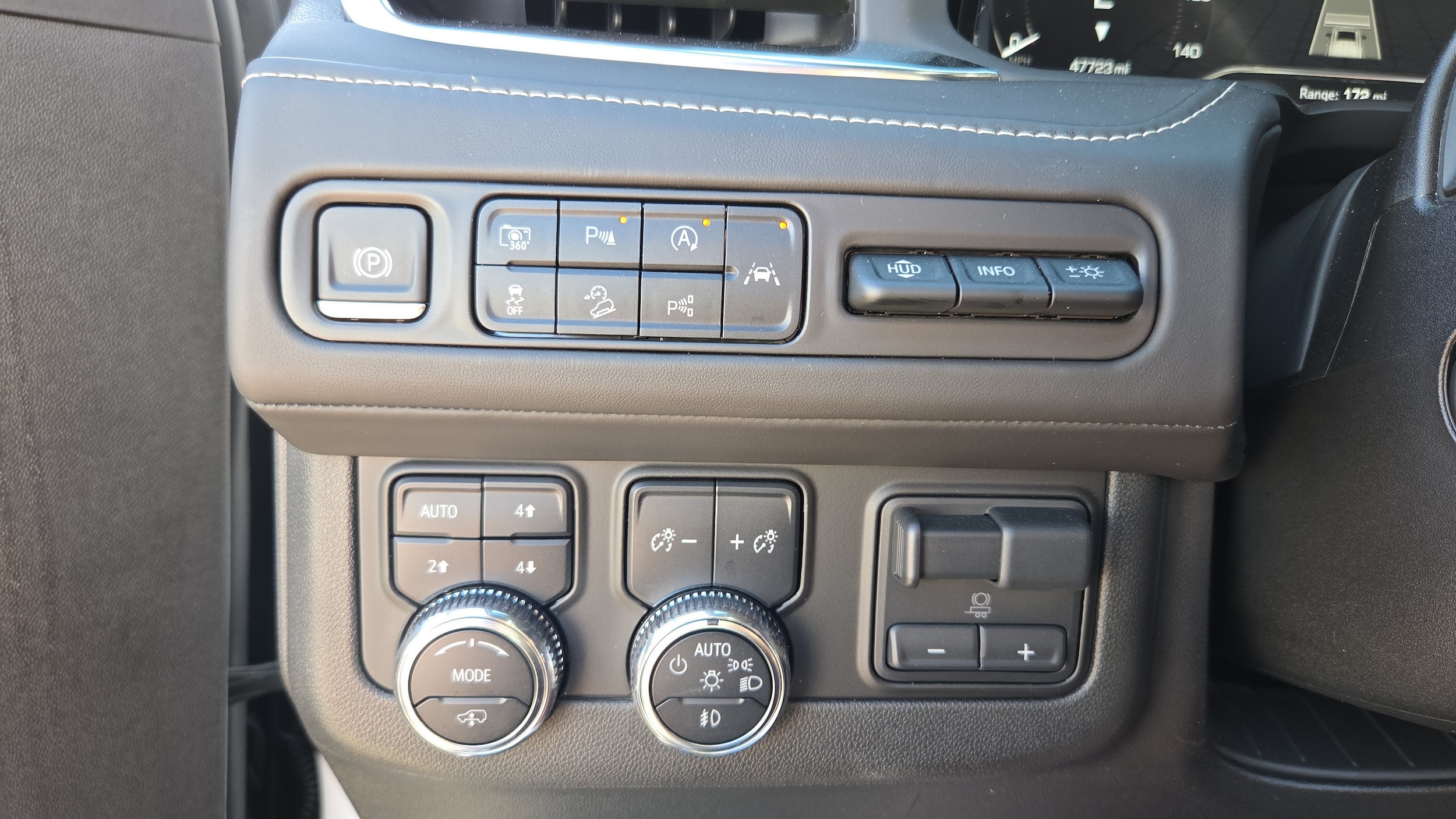 2024 GMC Yukon Denali Ultimate - Photo 29