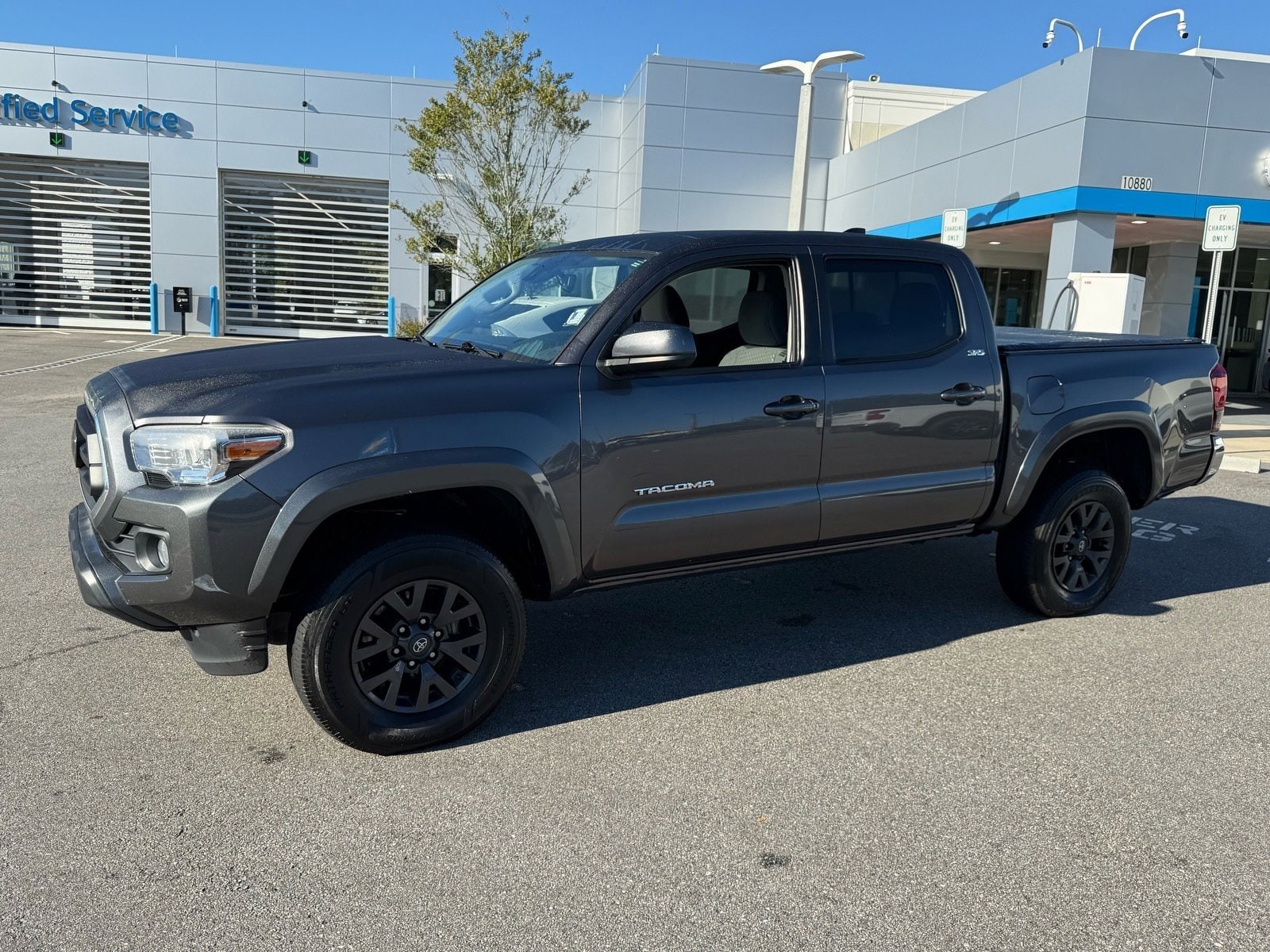 2021 Toyota Tacoma SR5's photo