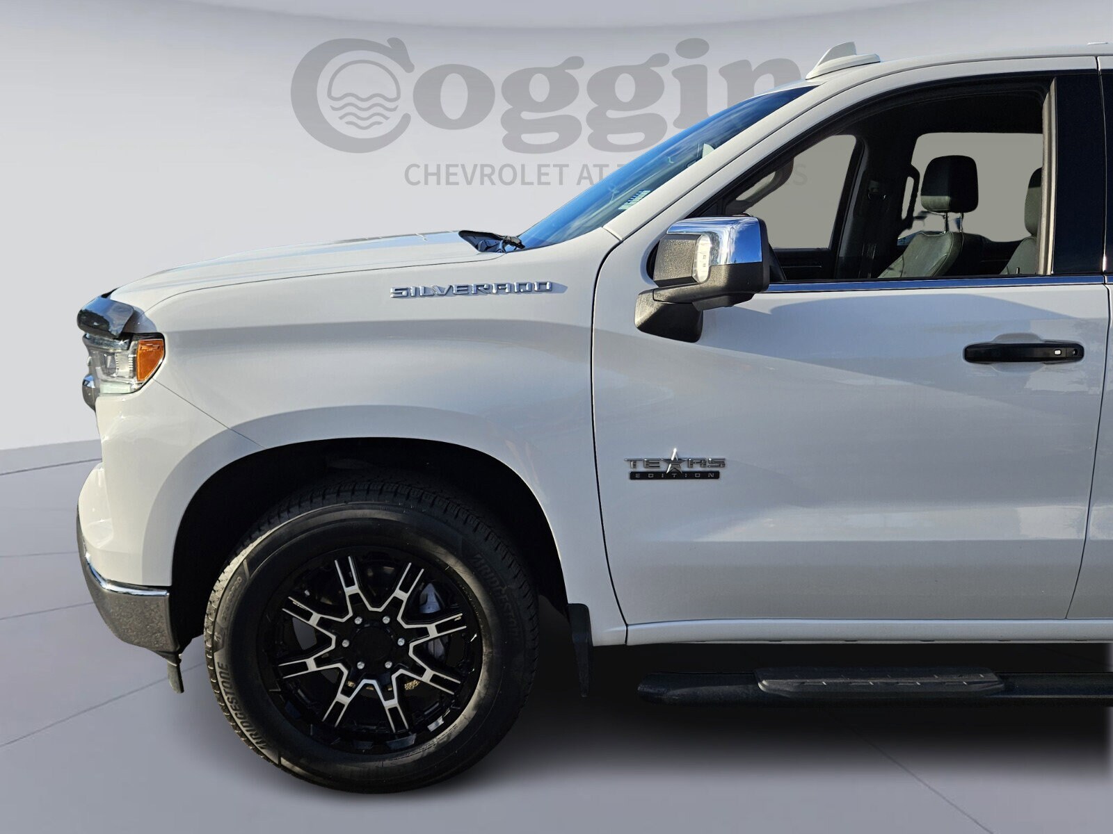 2022 Chevrolet Silverado 1500 LTZ photo 2