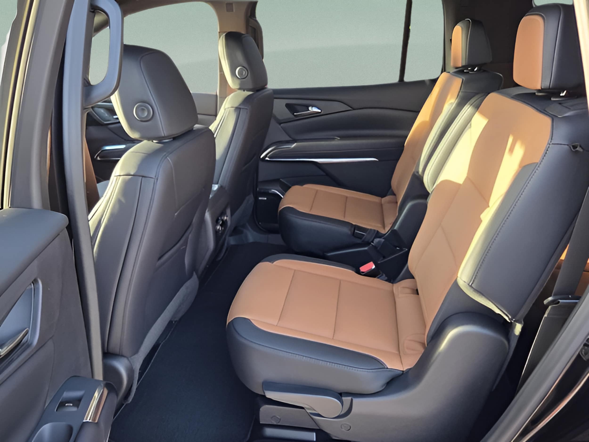 2027 Chevrolet Traverse Z71 - Photo 11