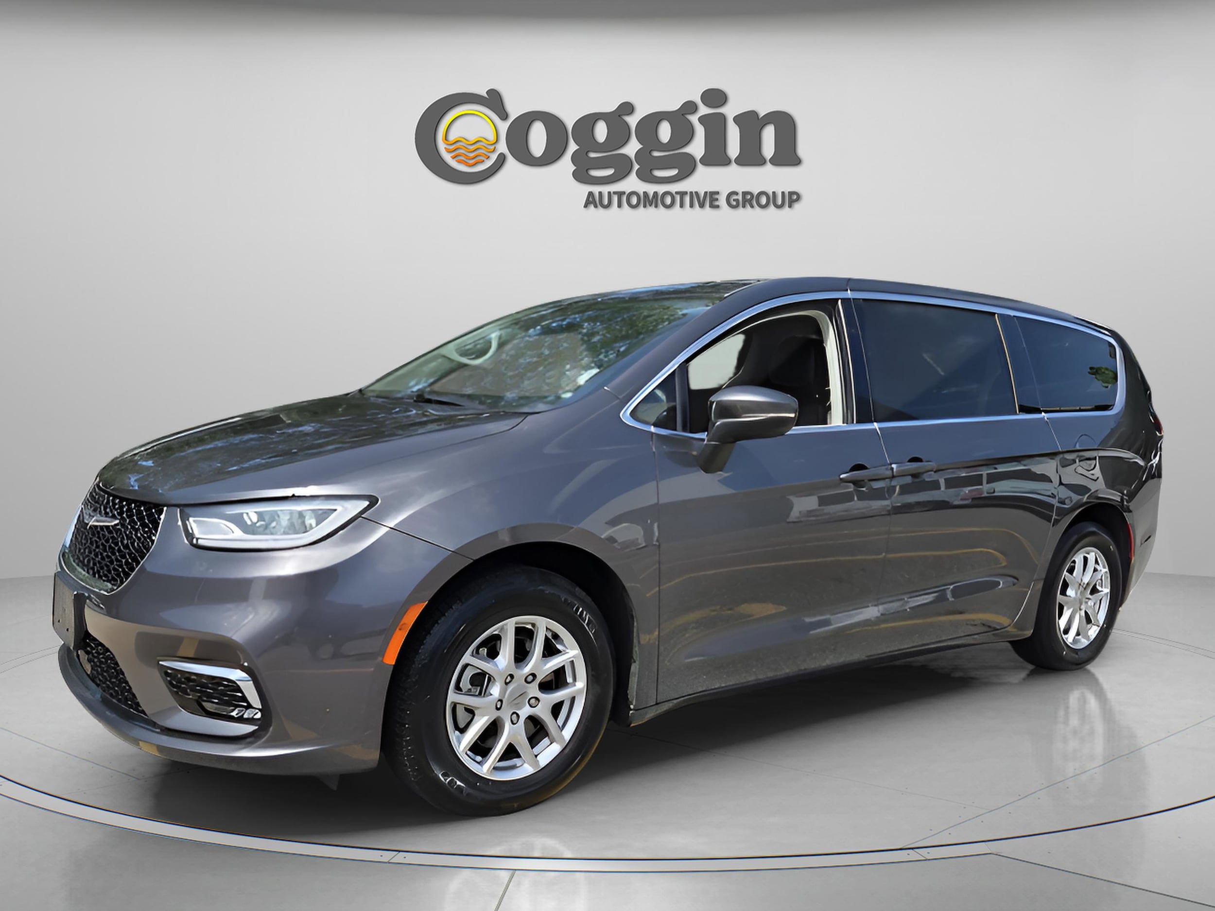 2023 Chrysler Pacifica Touring L's photo