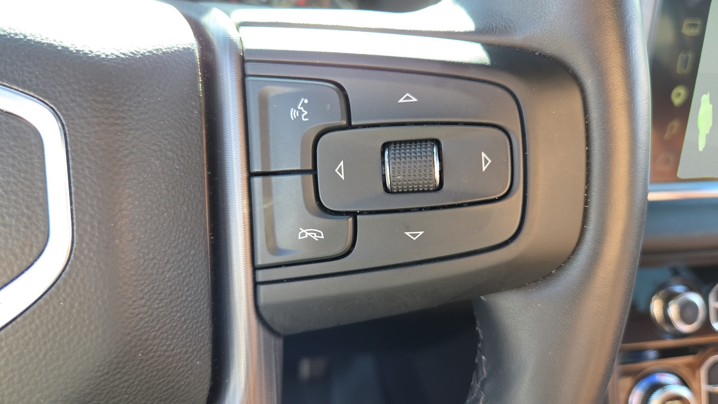 2024 GMC Yukon Denali Ultimate - Photo 26