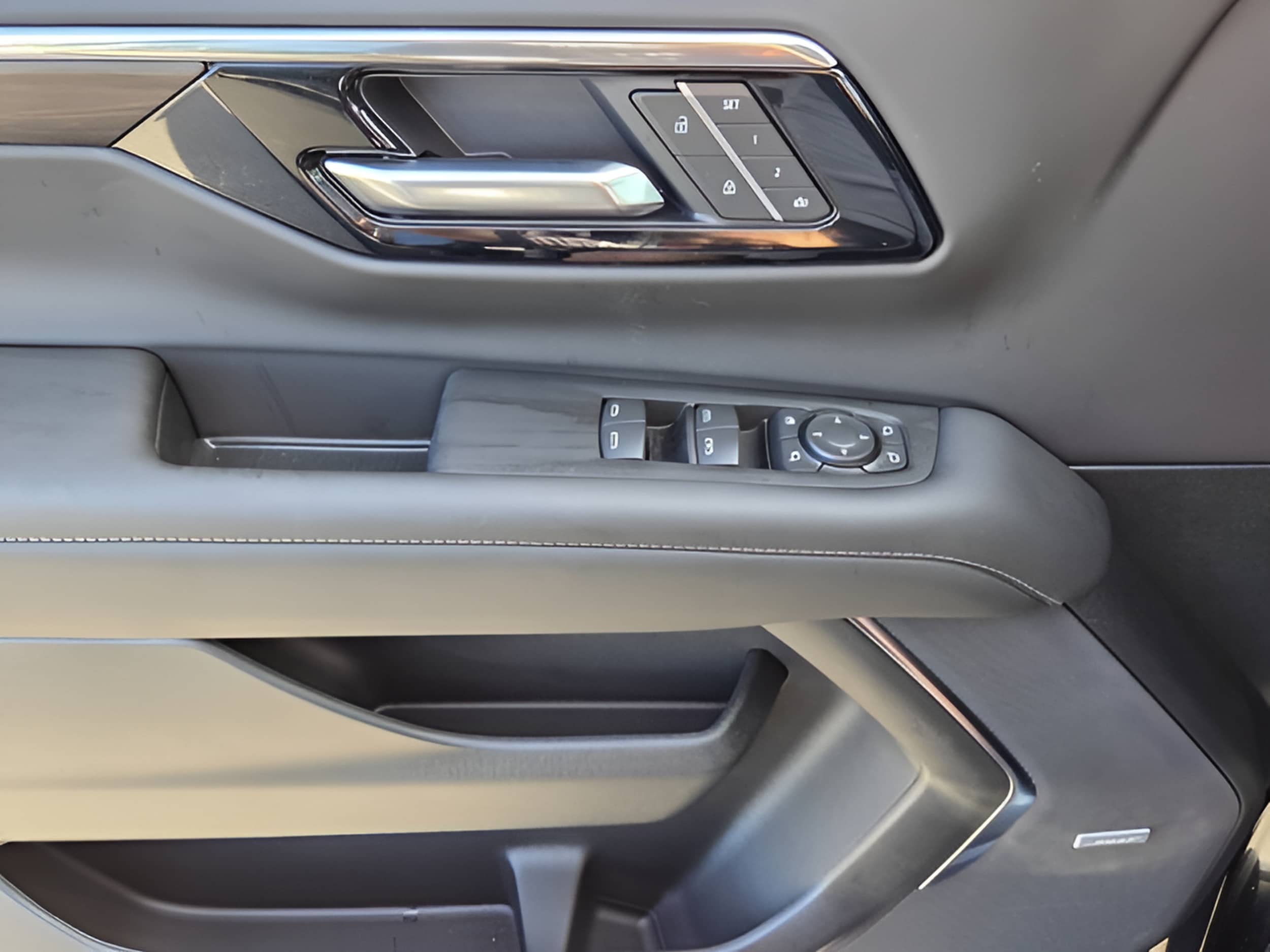 2026 Chevrolet Suburban Z71 - Photo 34