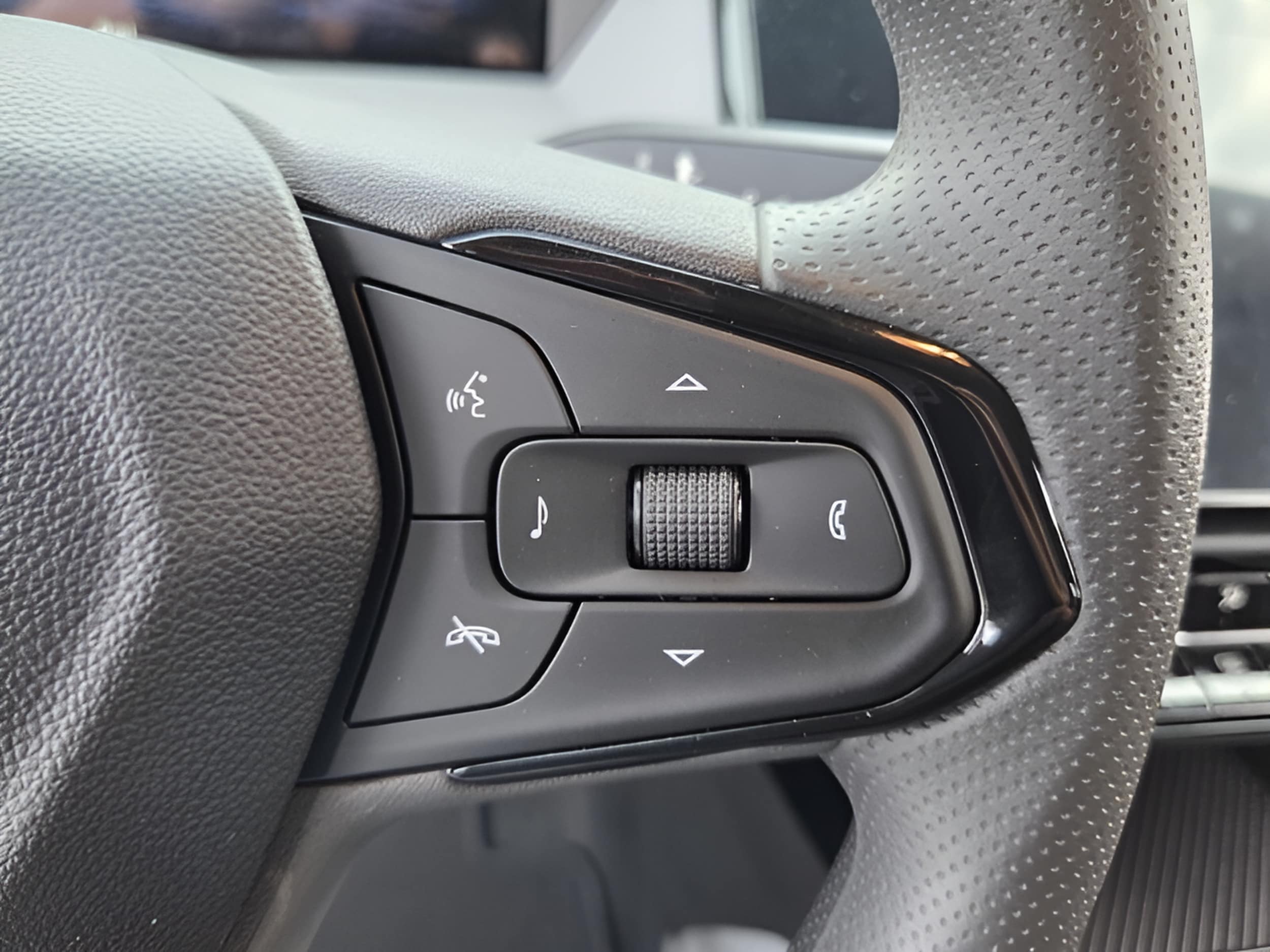 2027 Chevrolet Bolt LT - Photo 28