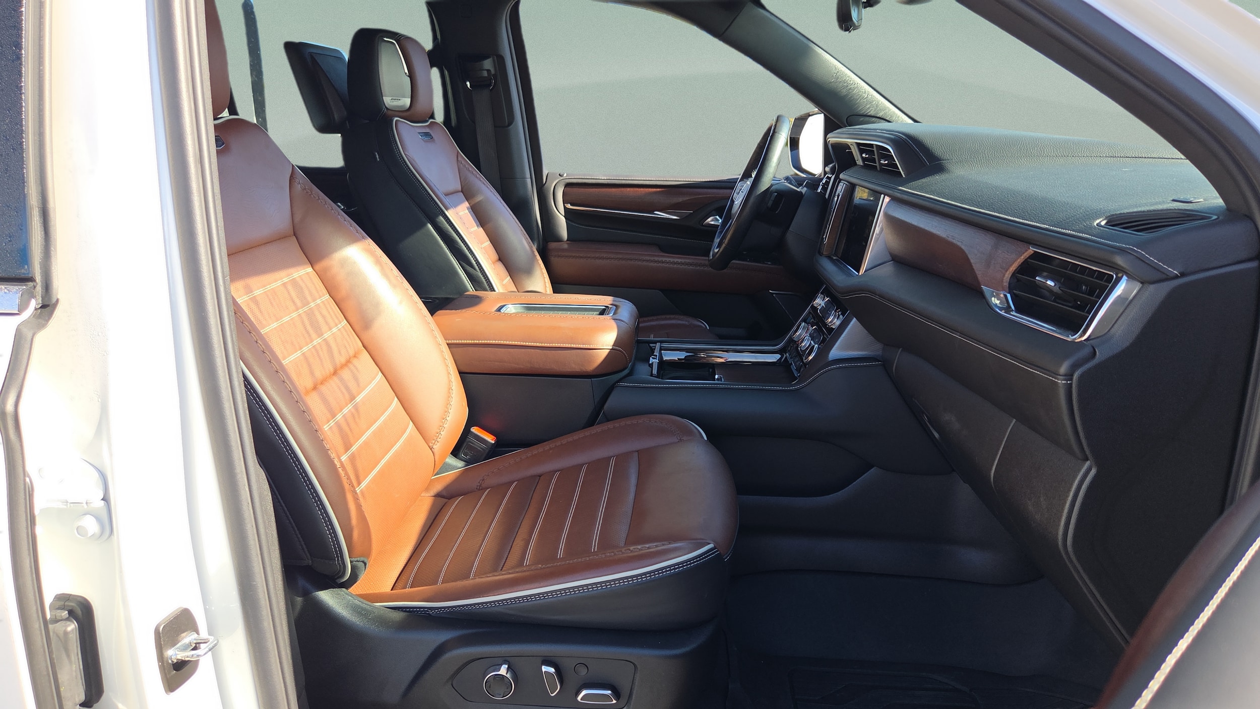 2024 GMC Yukon Denali Ultimate - Photo 17