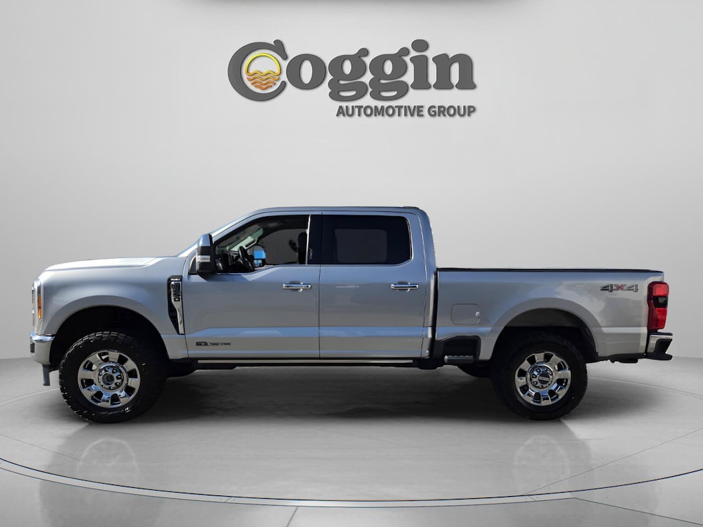 Used 2023 Ford F-250 Lariat Truck Crew Cab