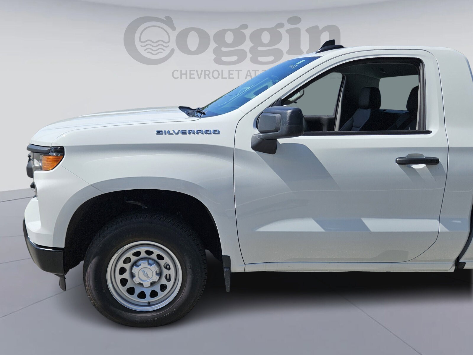2025 Chevrolet Silverado 1500 photo 2