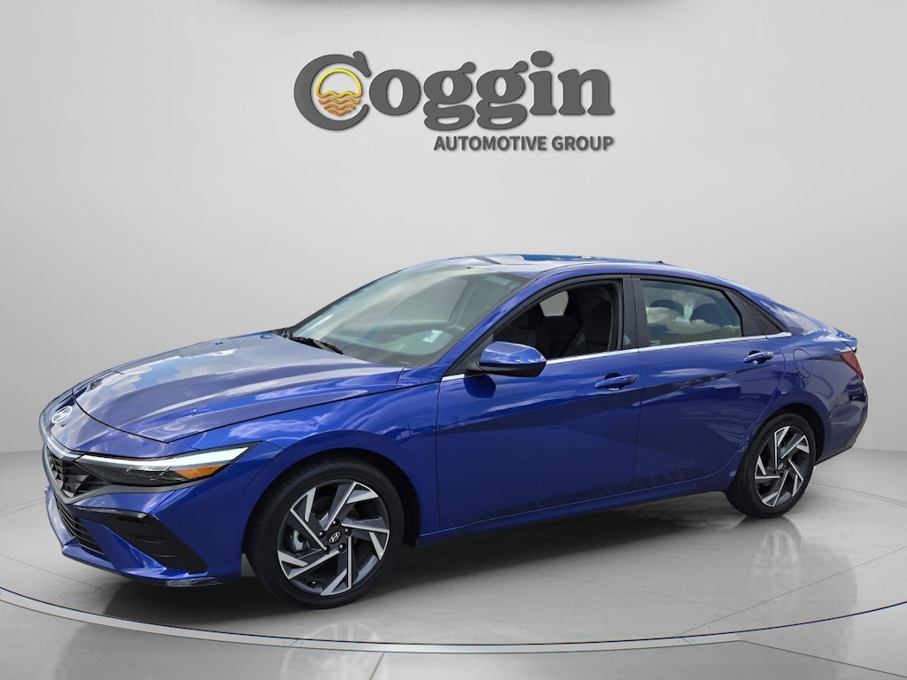 Used 2025 Hyundai Elantra SEL Convenience Sedan