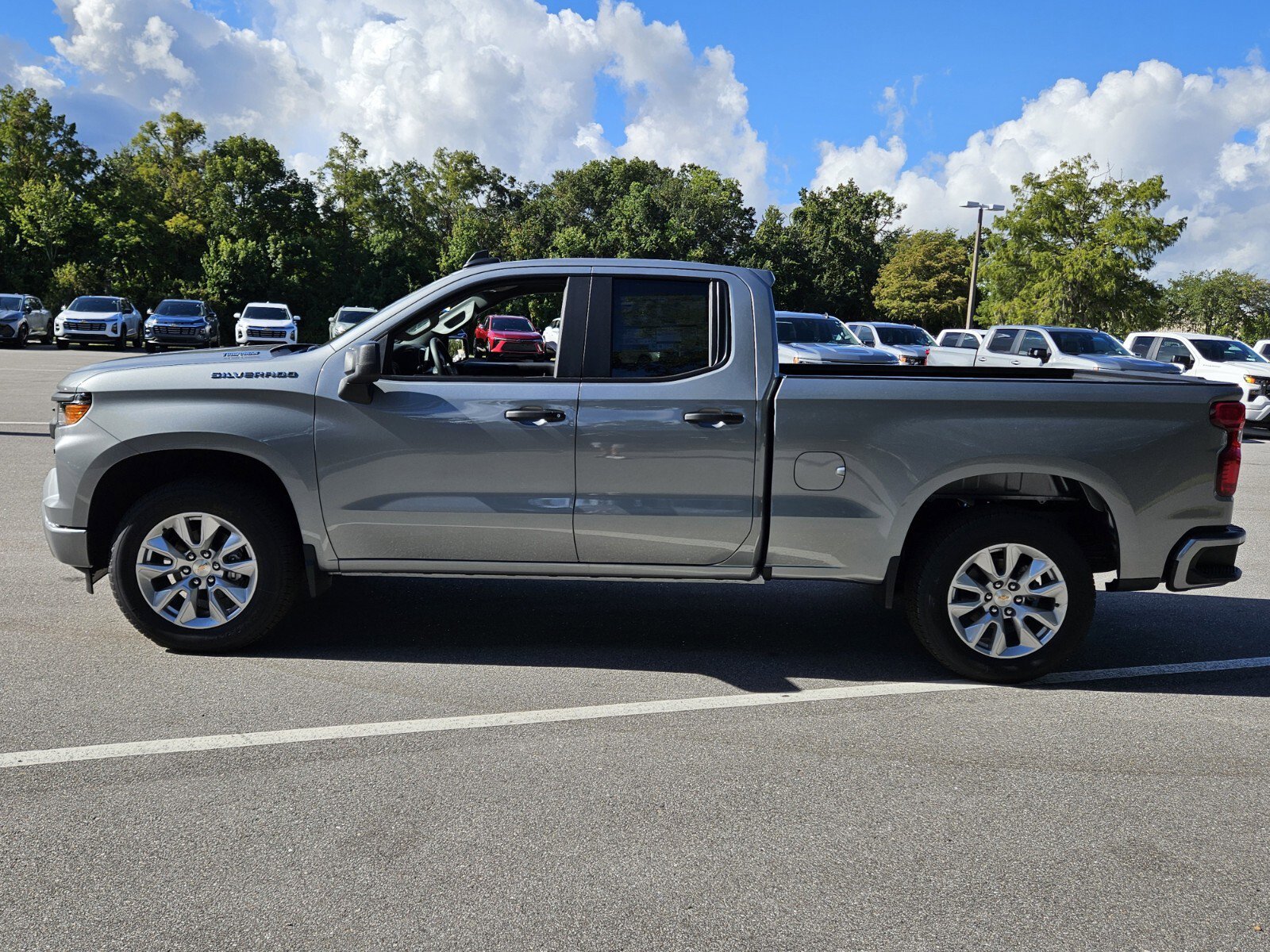 2026 Chevrolet Silverado 1500 Custom photo 3