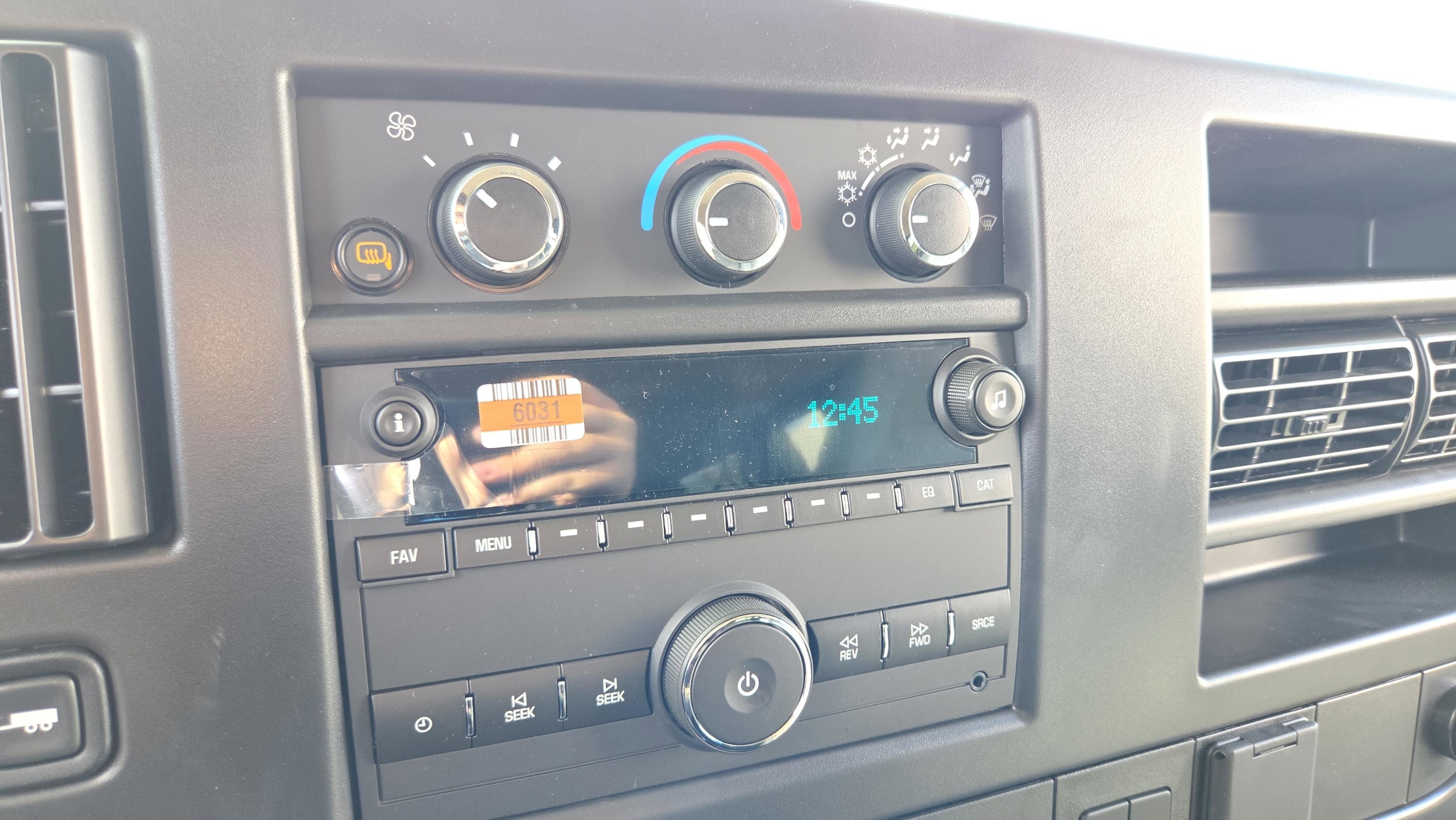 2026 Chevrolet Express Passenger LT - Photo 19