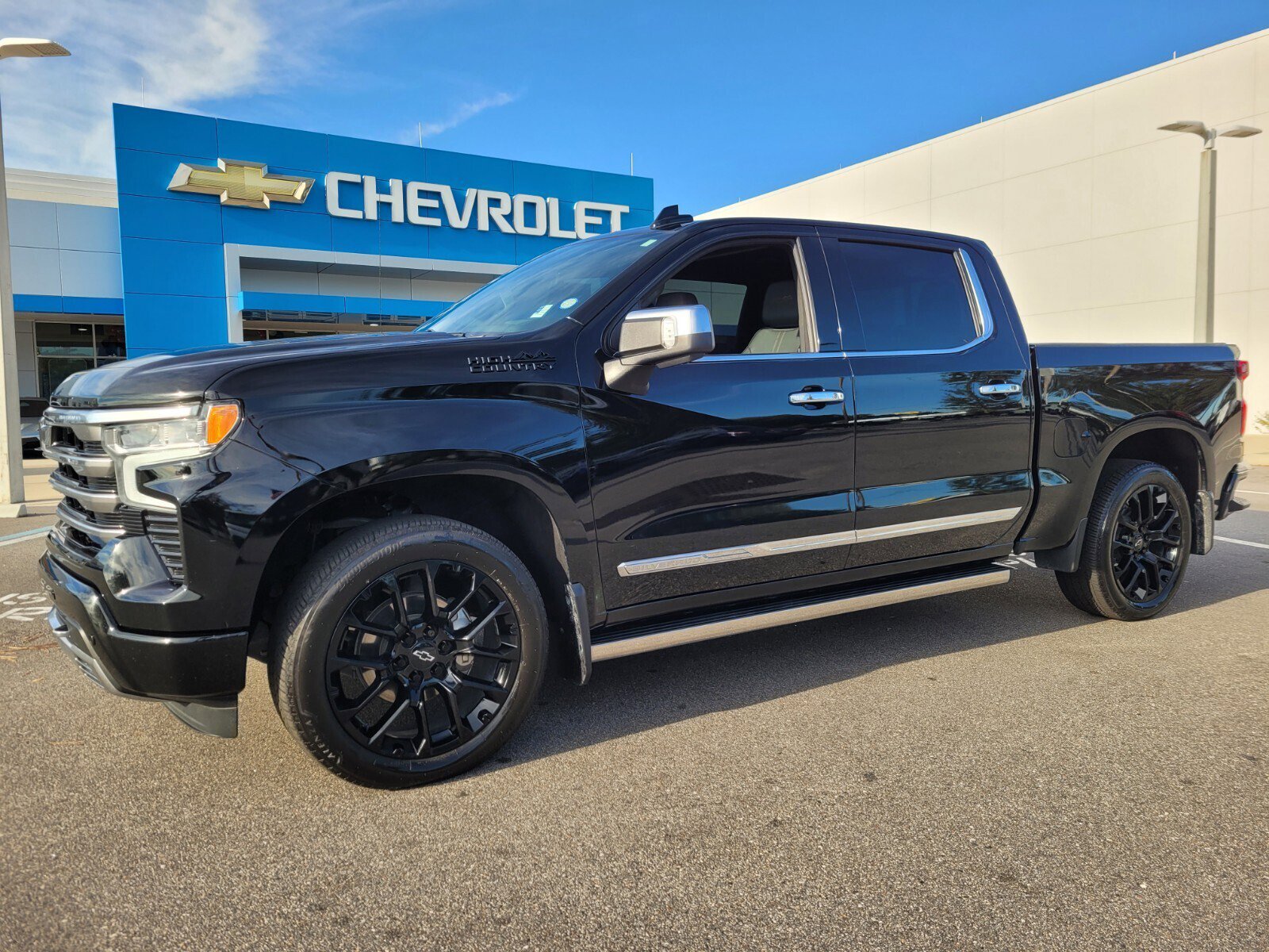 2023 Chevrolet Silverado 1500 High Country's photo