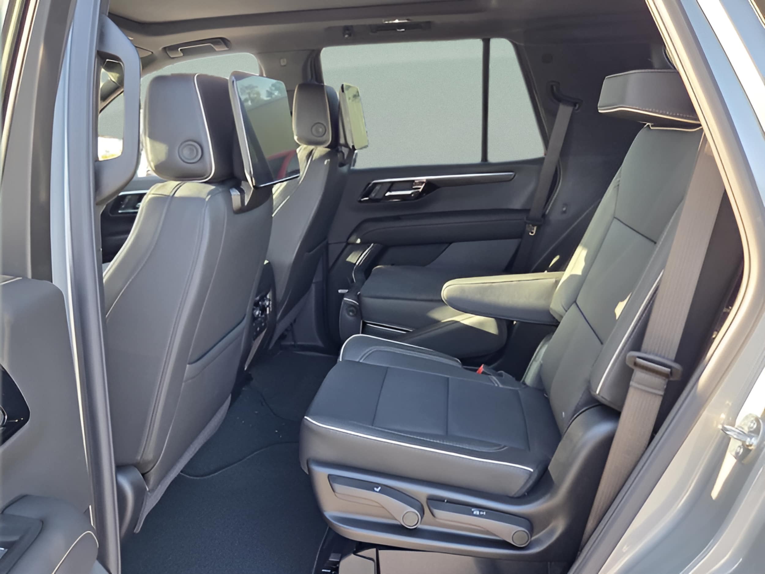 2026 Chevrolet Tahoe Premier - Photo 11