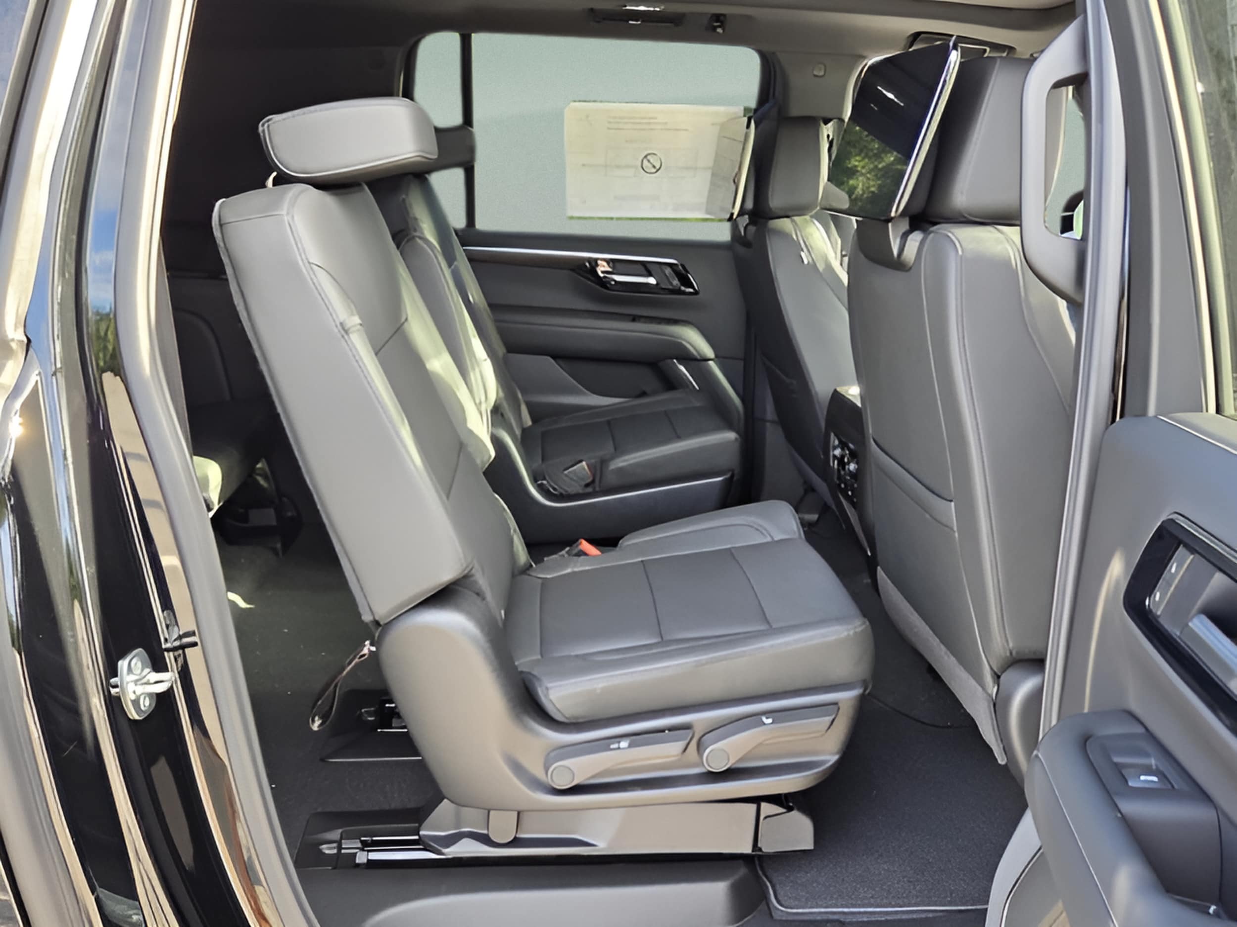 2026 Chevrolet Suburban Z71 - Photo 19