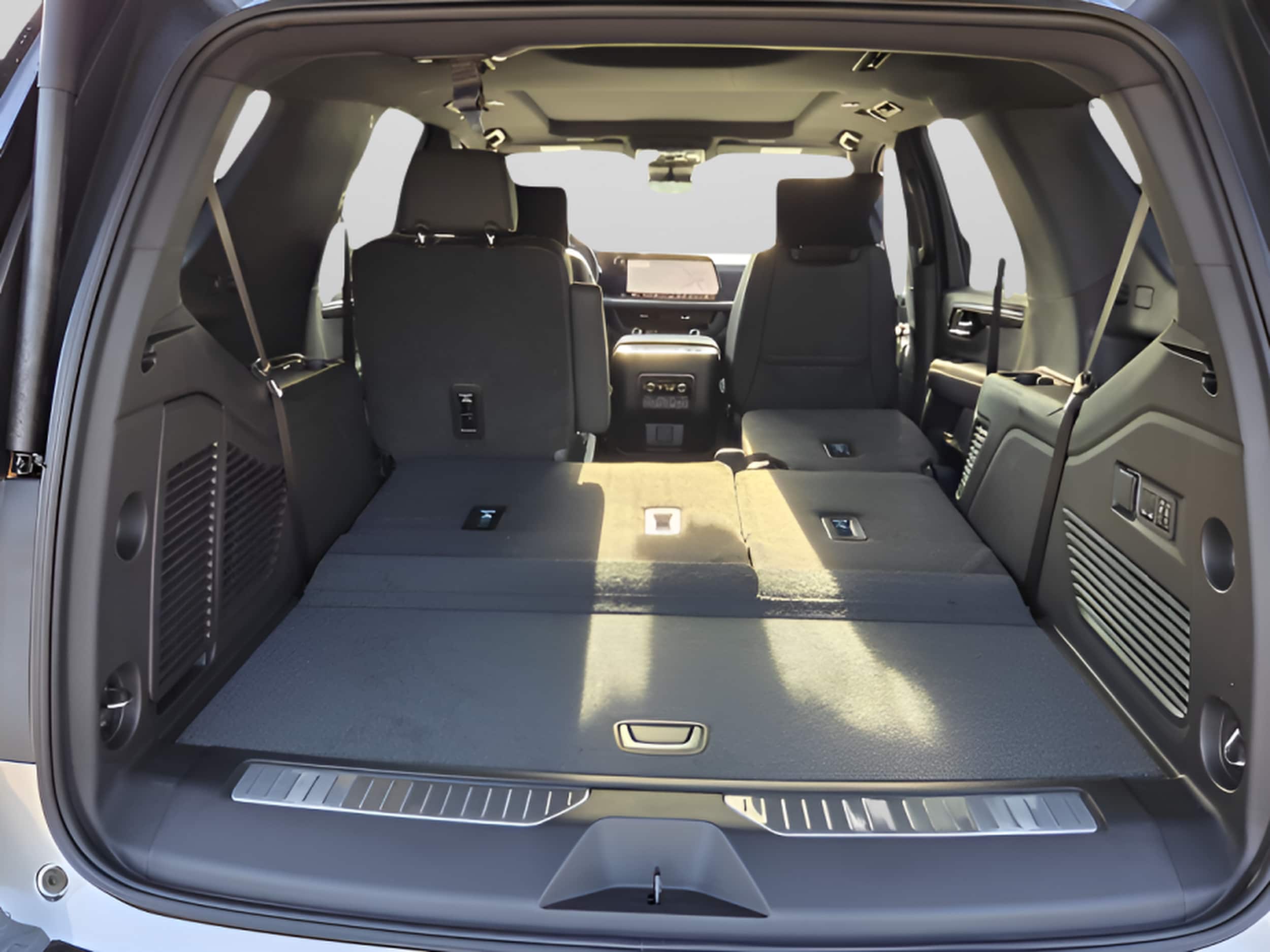 2026 Chevrolet Tahoe Premier - Photo 16