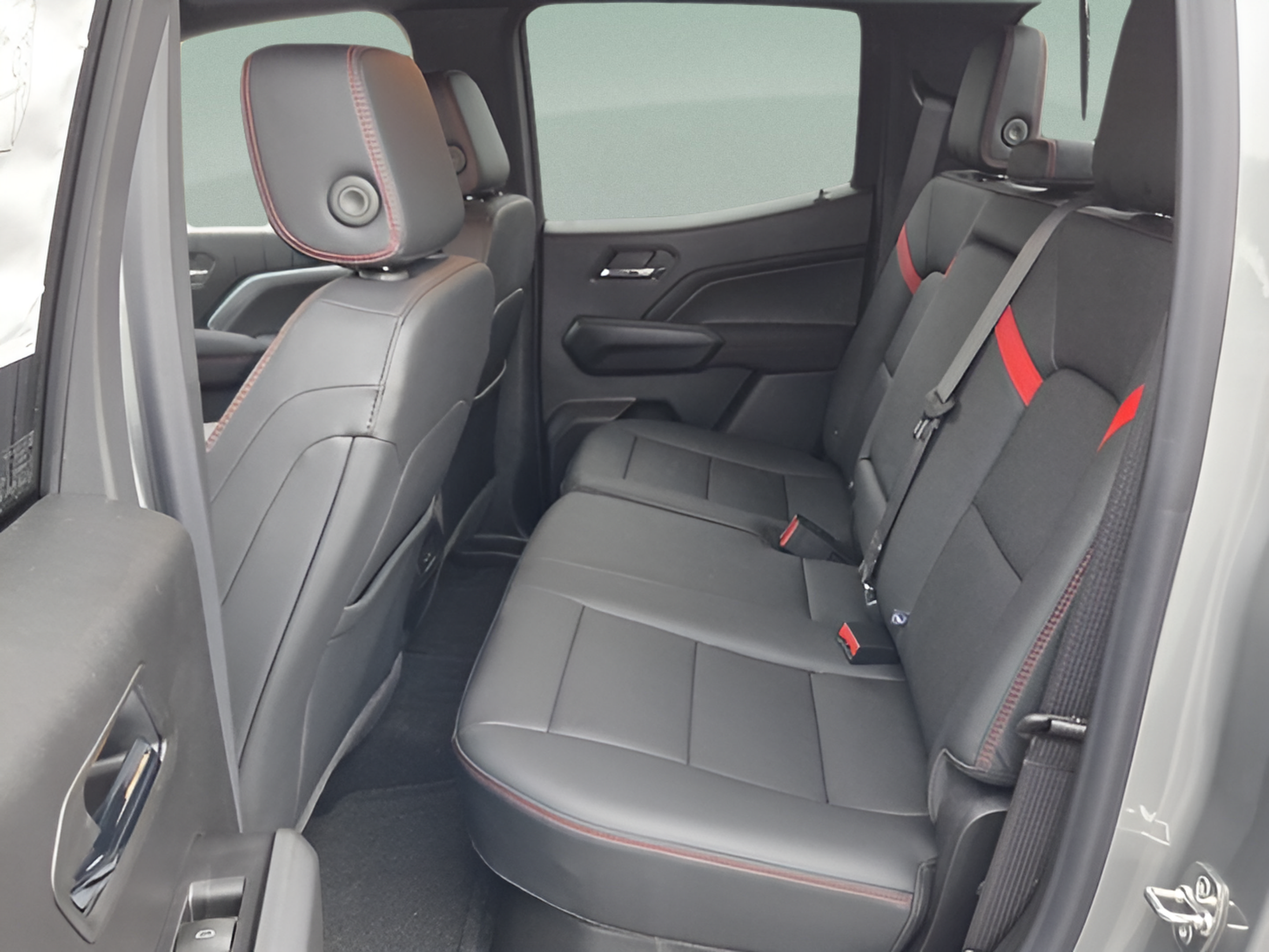 2026 Chevrolet Colorado Z71 - Photo 11