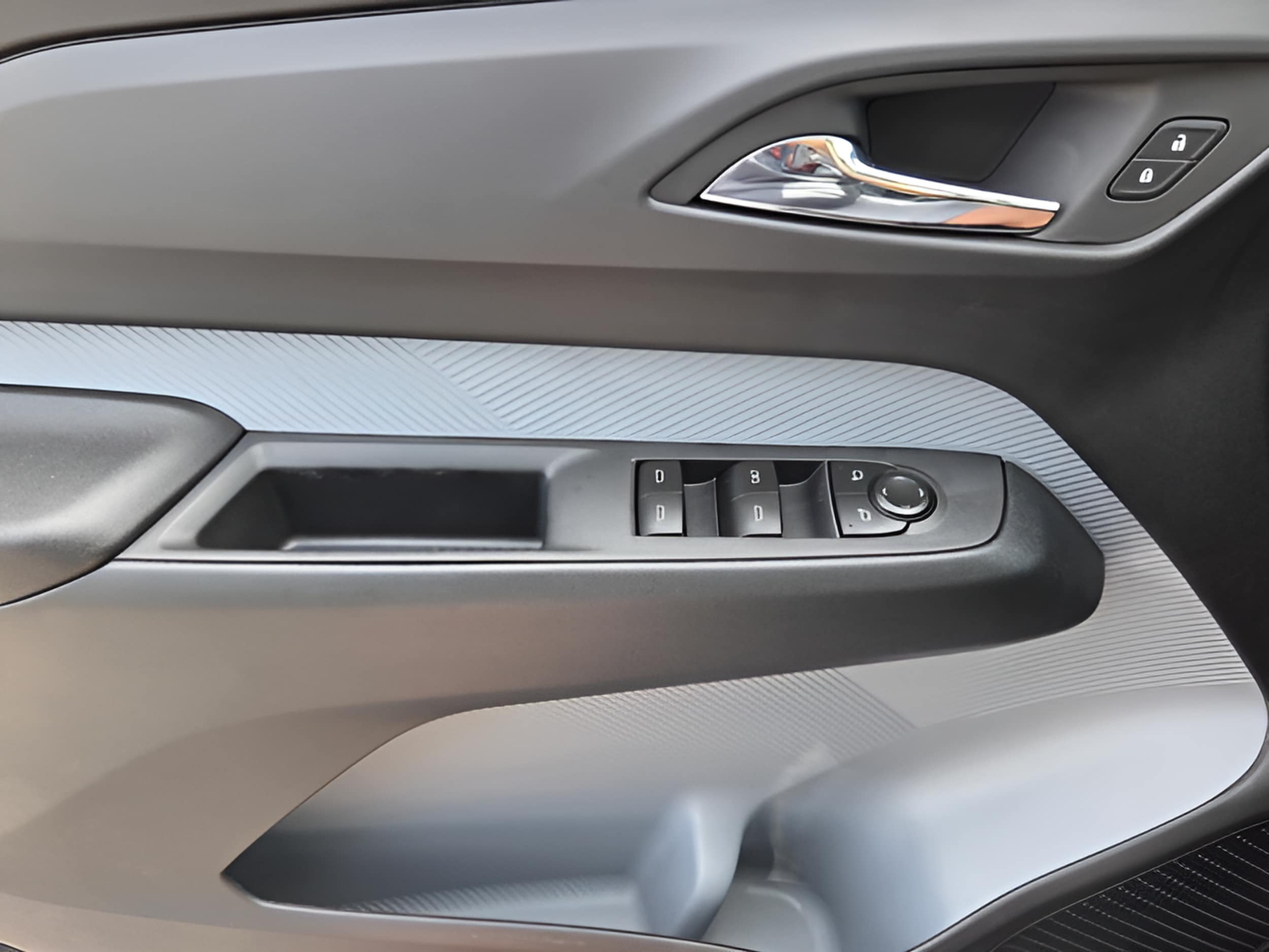 2027 Chevrolet Bolt LT - Photo 26