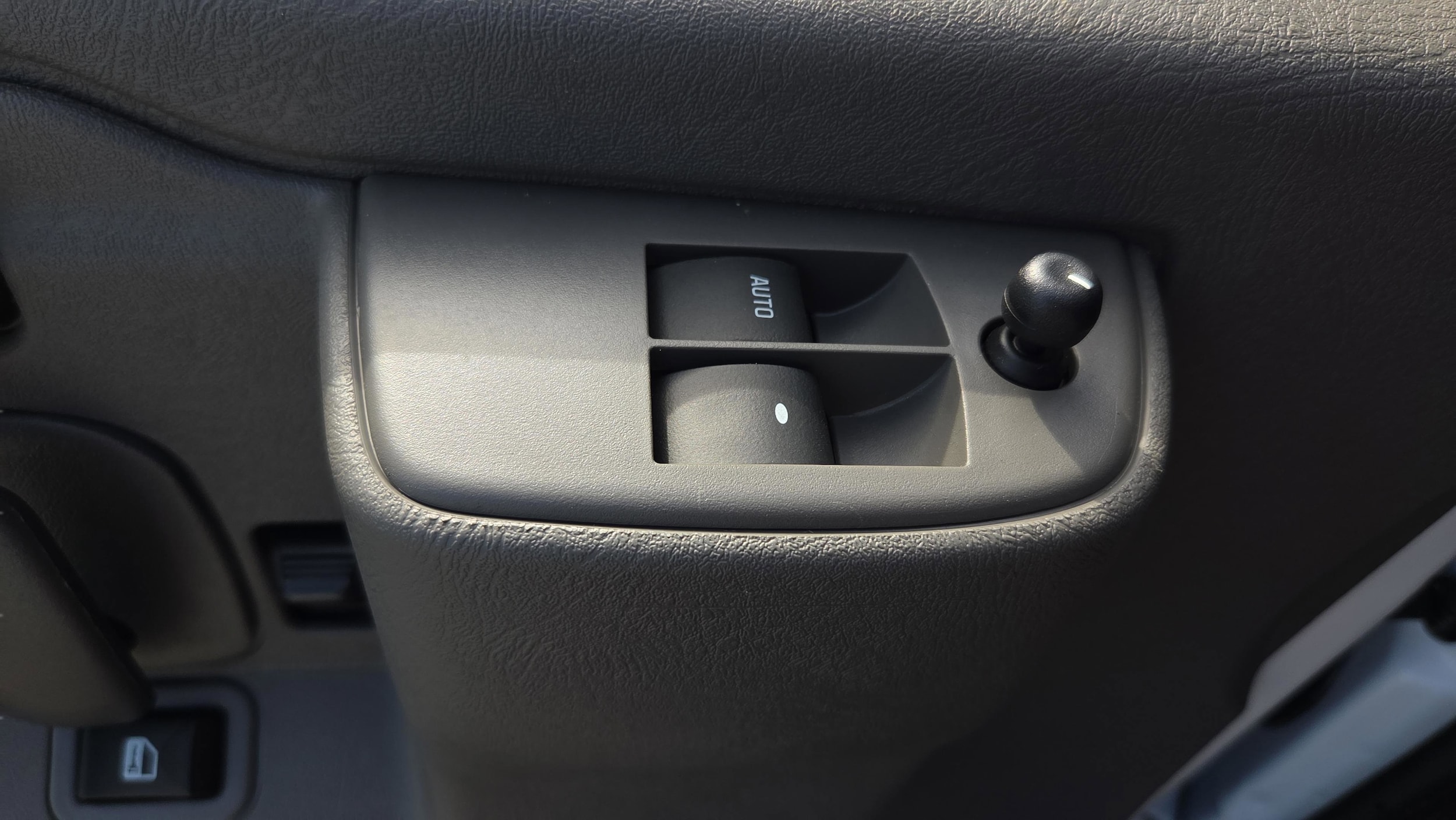 2026 Chevrolet Express Passenger LT - Photo 28