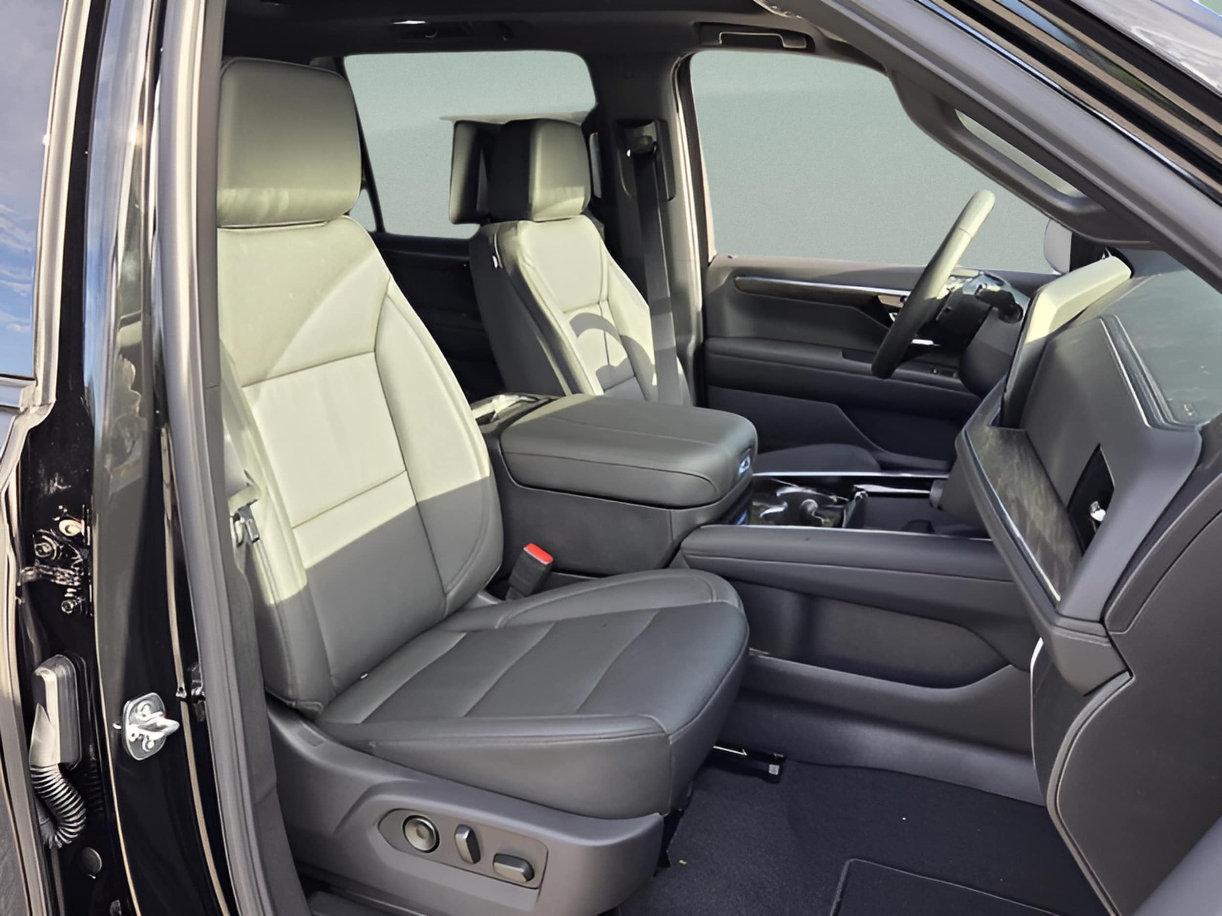 2026 Chevrolet Suburban Z71 - Photo 20