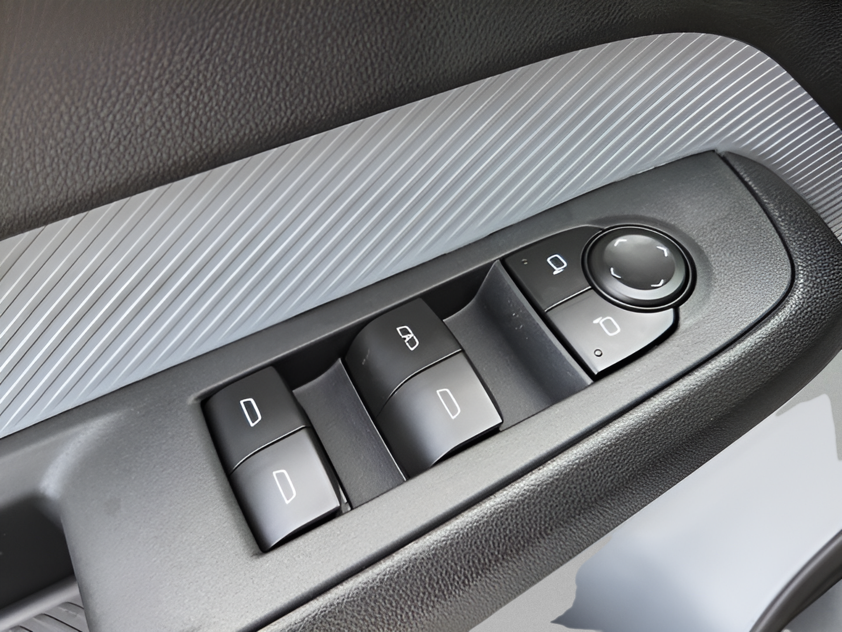 2027 Chevrolet Bolt LT - Photo 27