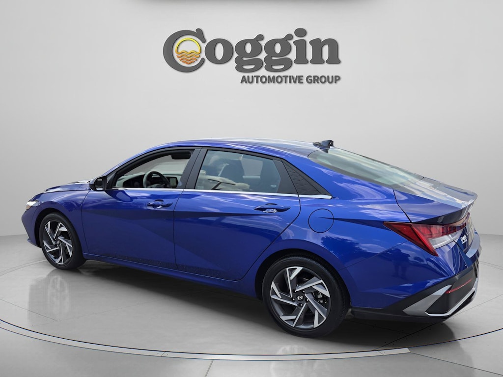 Used 2025 Hyundai Elantra SEL Convenience Sedan
