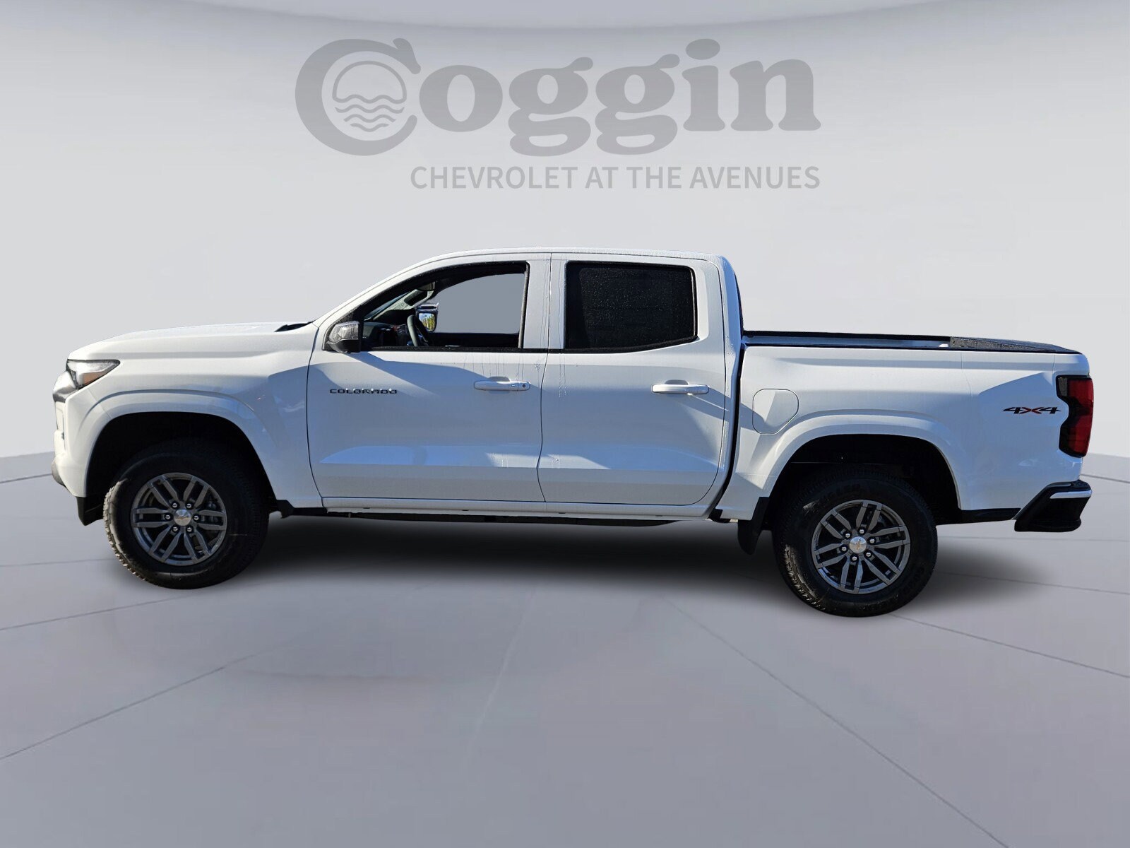 2025 Chevrolet Colorado Work Truck LT photo 3