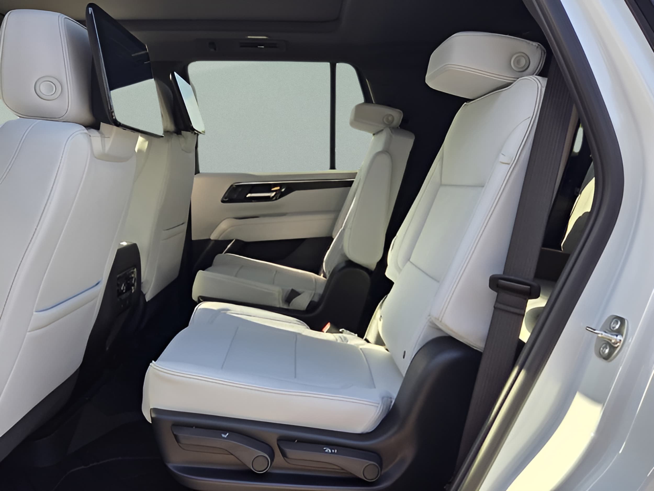 2026 Chevrolet Tahoe Premier - Photo 11