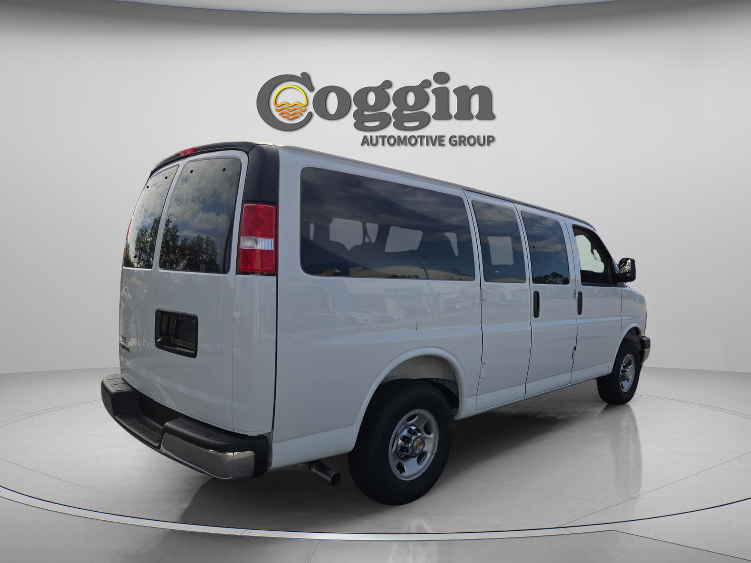 2026 Chevrolet Express Passenger LT - Photo 6