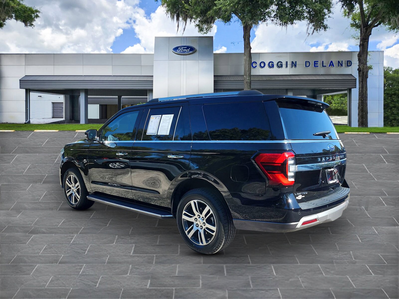 2023 Ford Expedition Limited photo 3