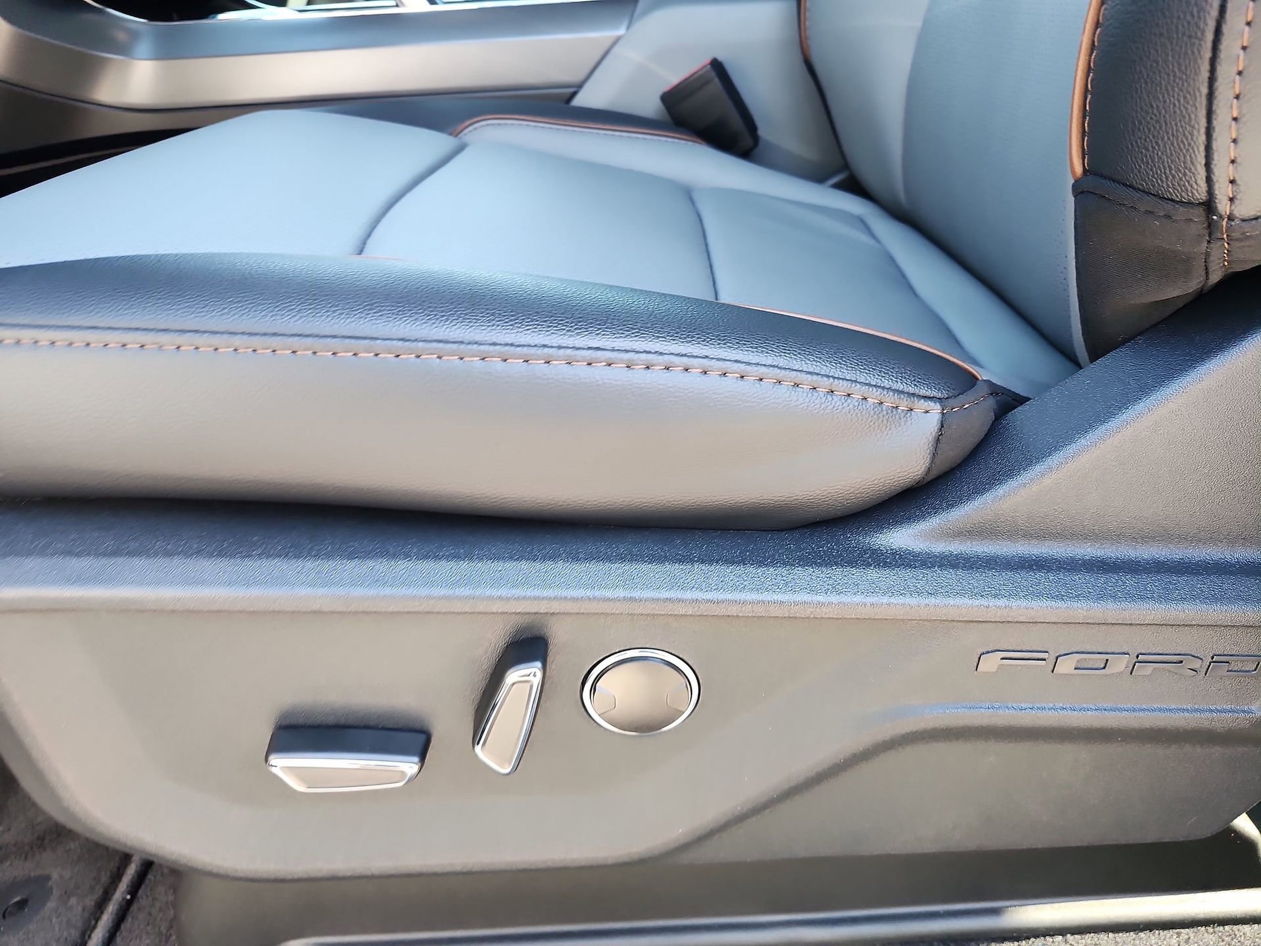 2025 Ford F-150 Lariat - Photo 15