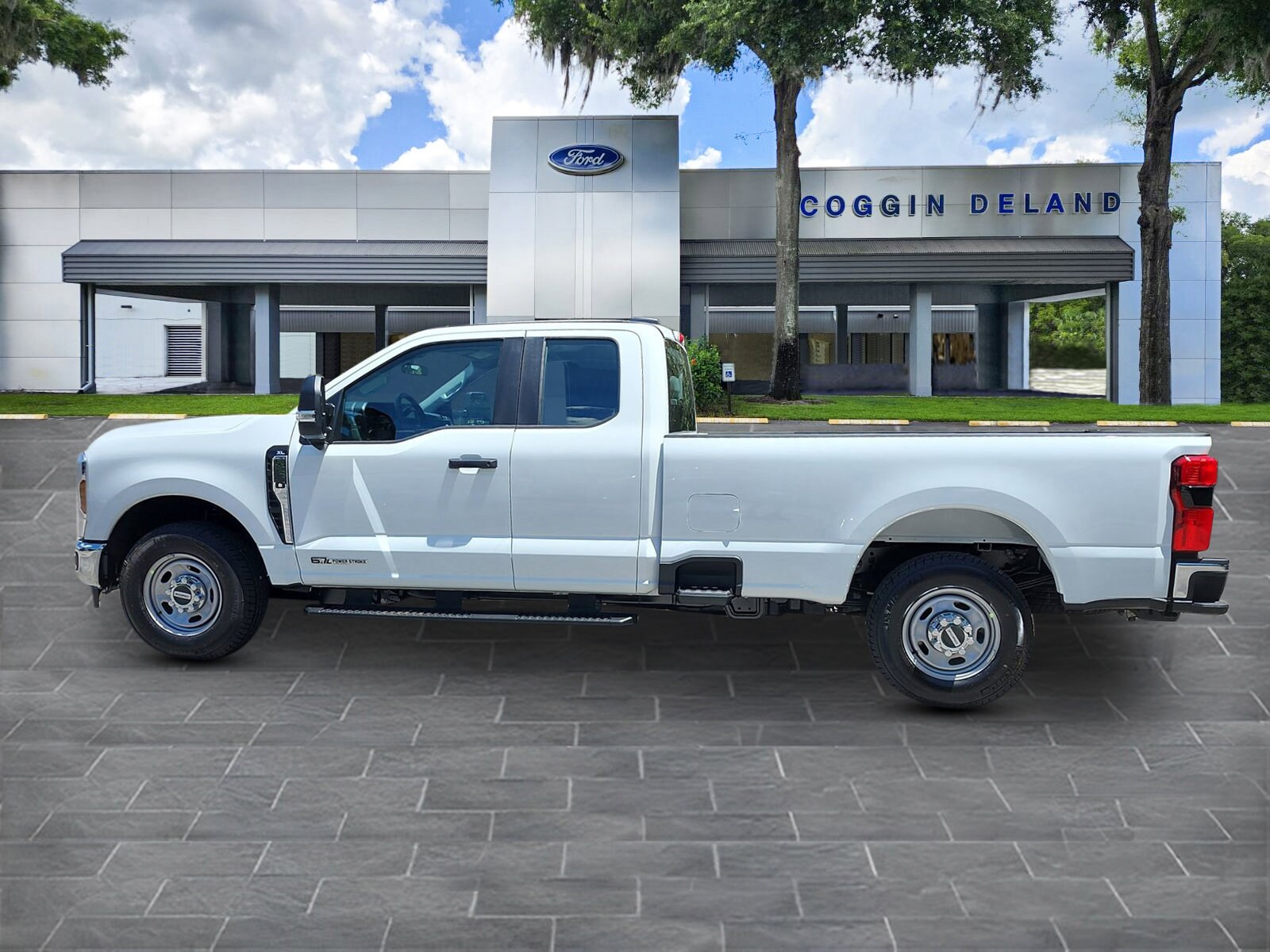 2025 Ford F-250 photo 2