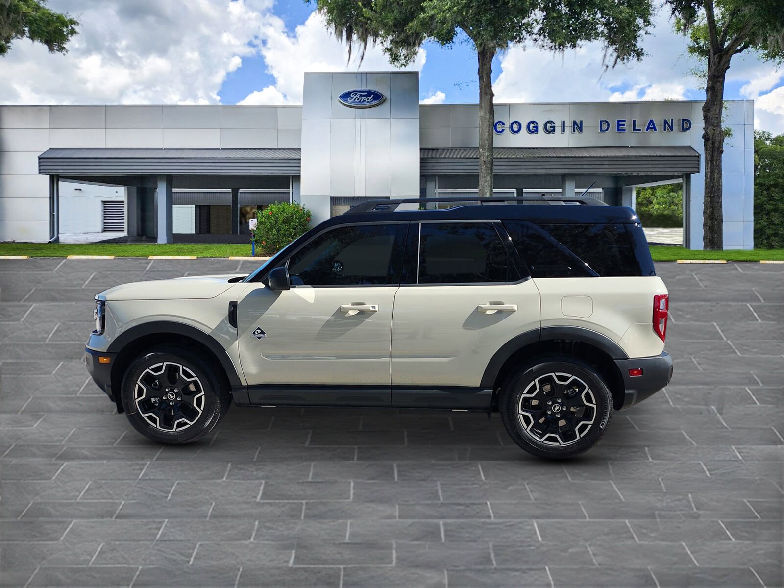 2025 Ford Bronco Sport Outer Banks photo 2