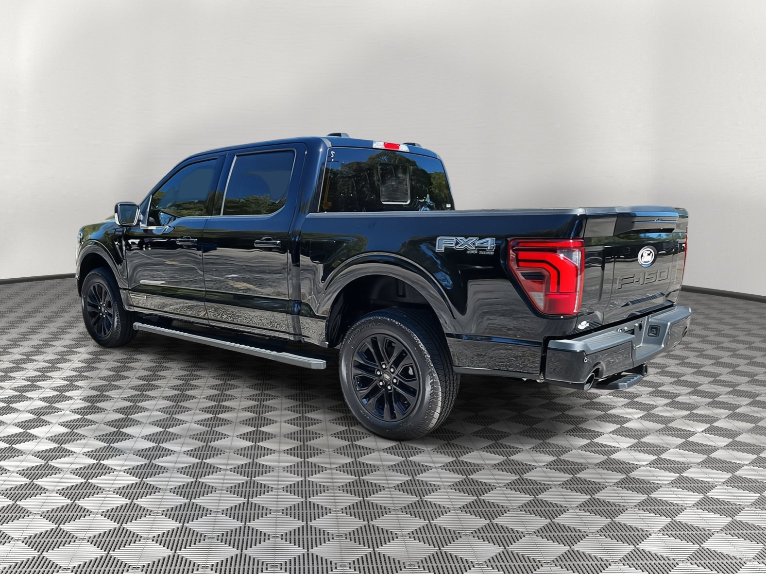2025 Ford F-150 Lariat photo 3