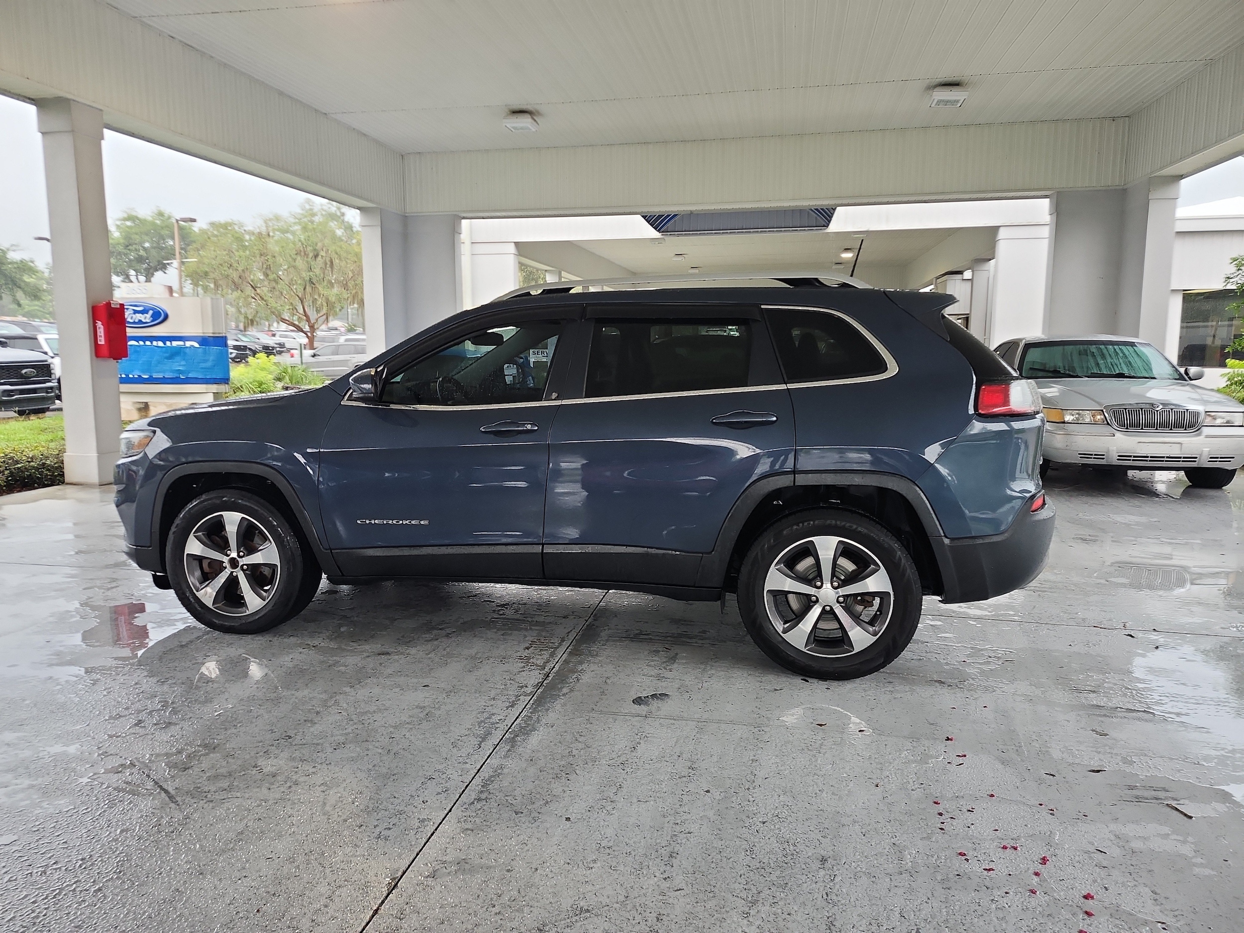 Used 2019 Jeep Cherokee Limited with VIN 1C4PJMDX3KD364838 for sale in Orange City, FL