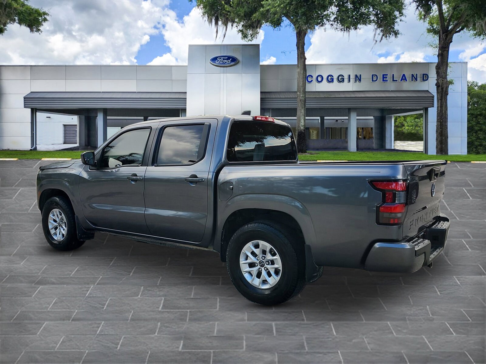 2024 Nissan Frontier SV photo 2