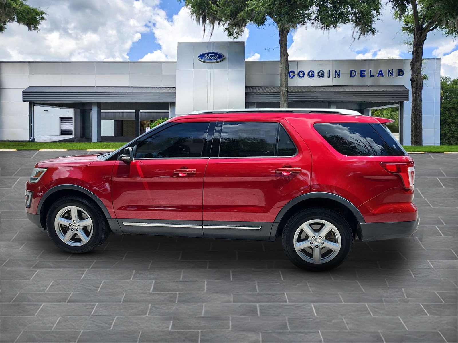 Used 2017 Ford Explorer XLT with VIN 1FM5K8D86HGE32816 for sale in Orange City, FL