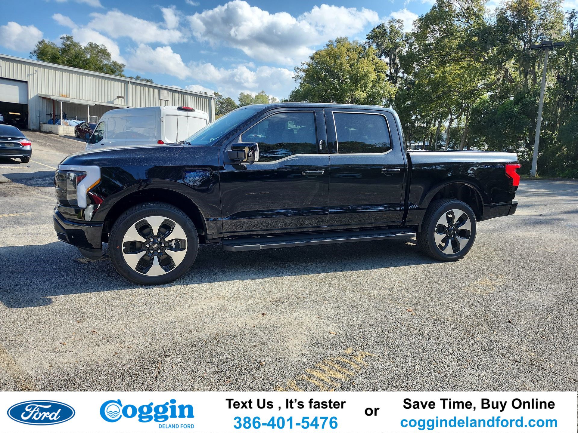 2025 Ford F-150 Lightning Platinum's photo