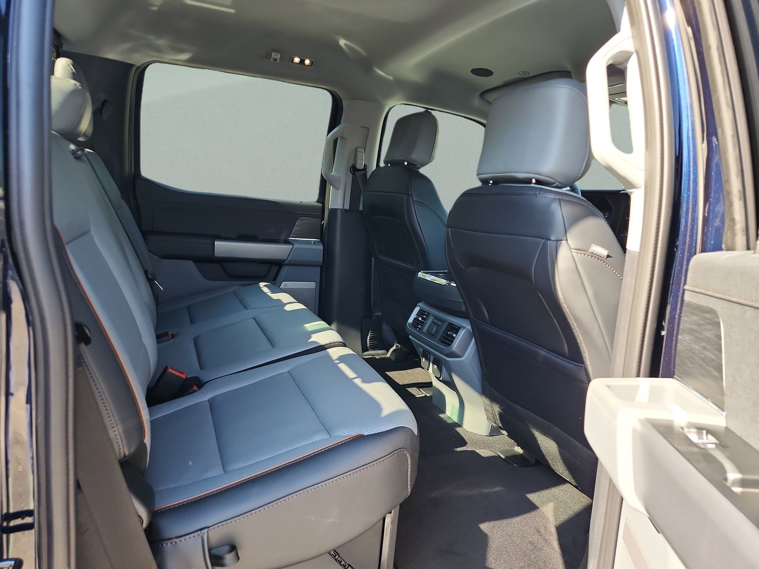 2025 Ford F-150 Lariat - Photo 18