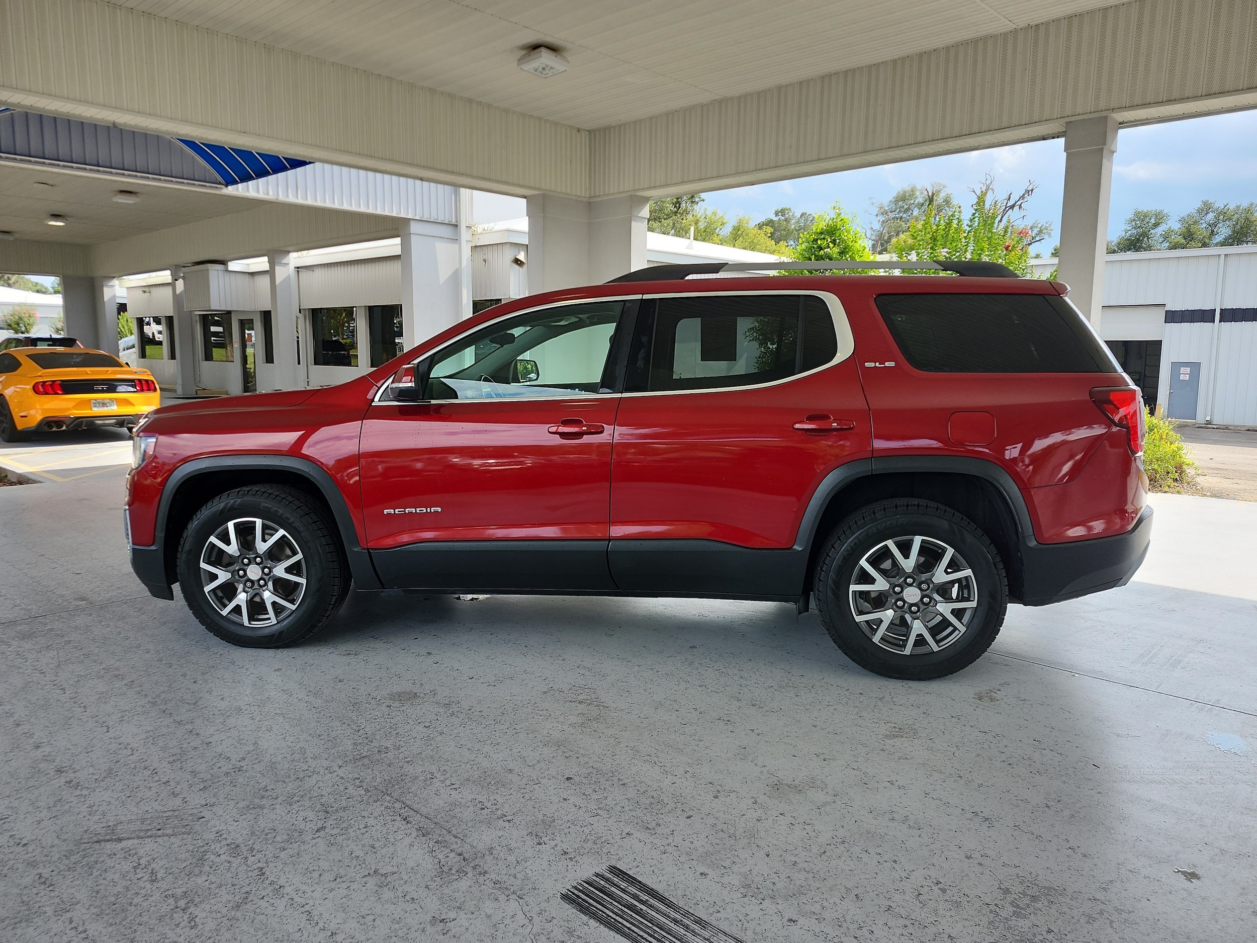 Used 2020 GMC Acadia SLE with VIN 1GKKNKLS1LZ133163 for sale in Orange City, FL