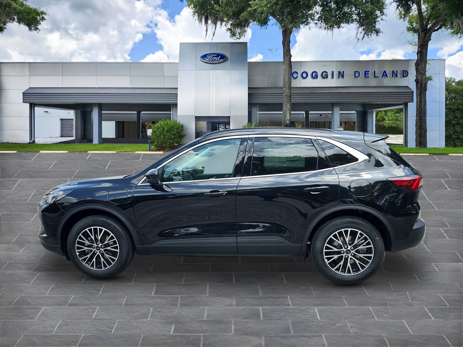 2025 Ford Escape photo 2