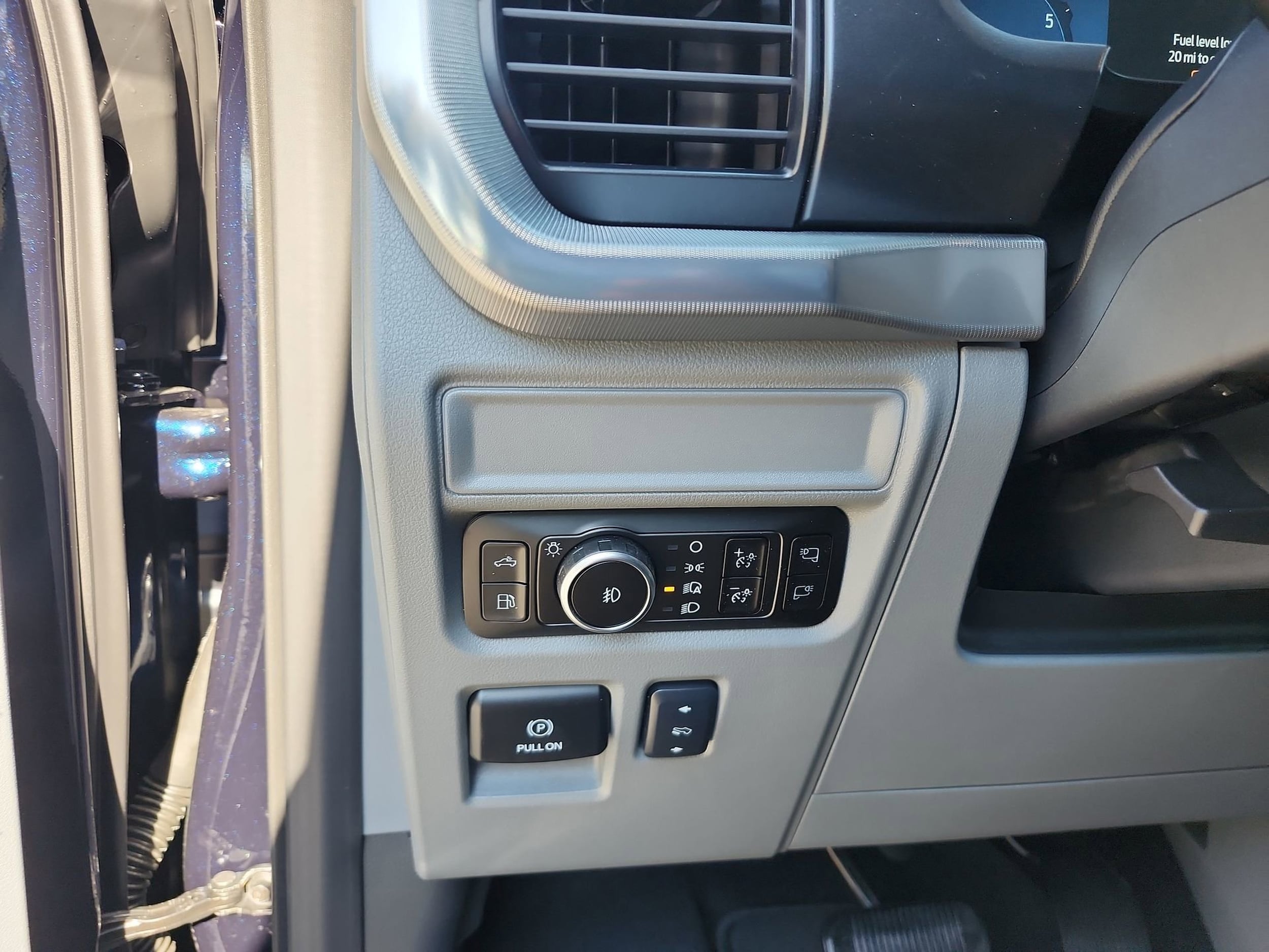 2025 Ford F-150 Lariat - Photo 14