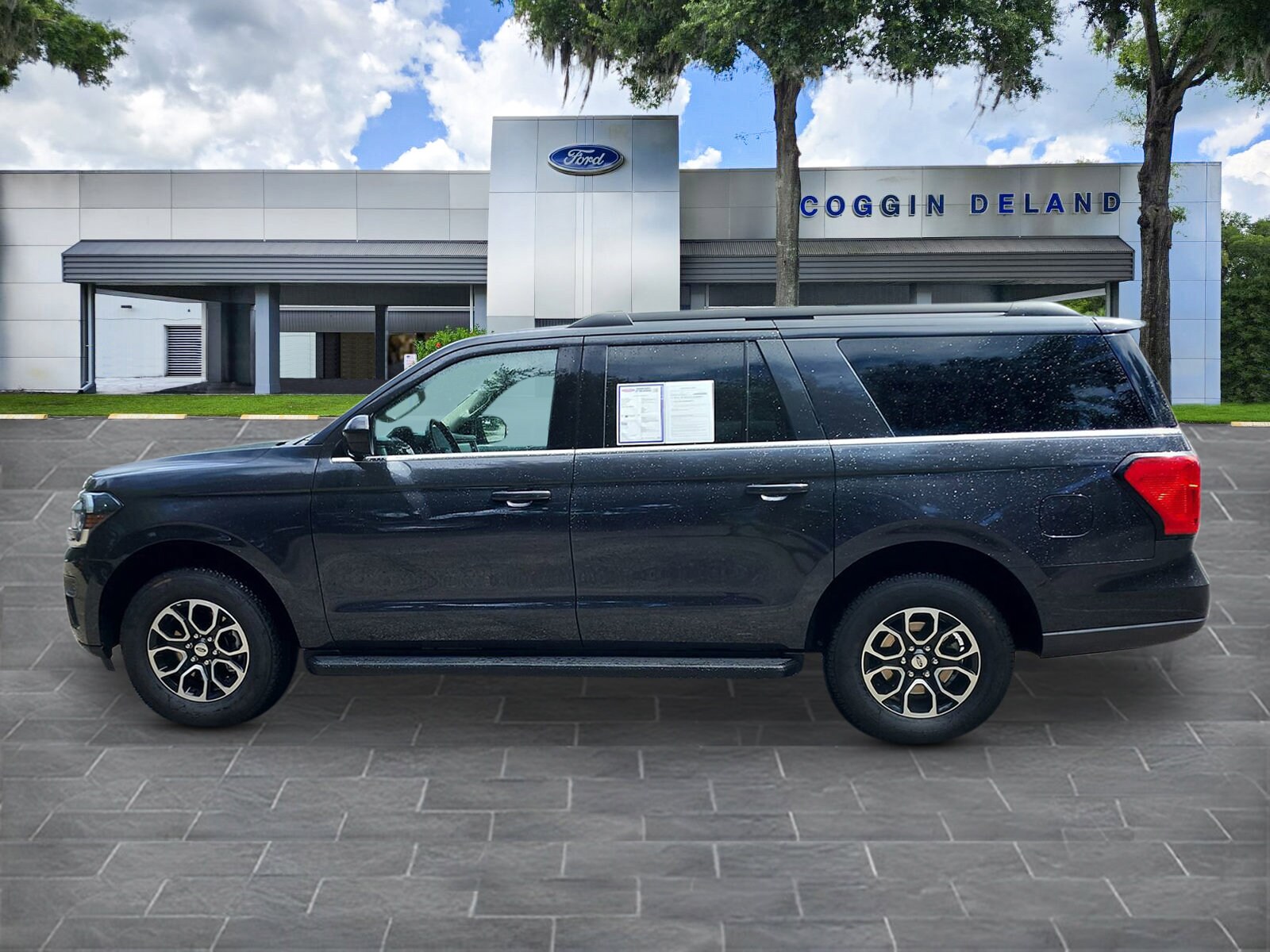 2024 Ford Expedition MAX XLT photo 2