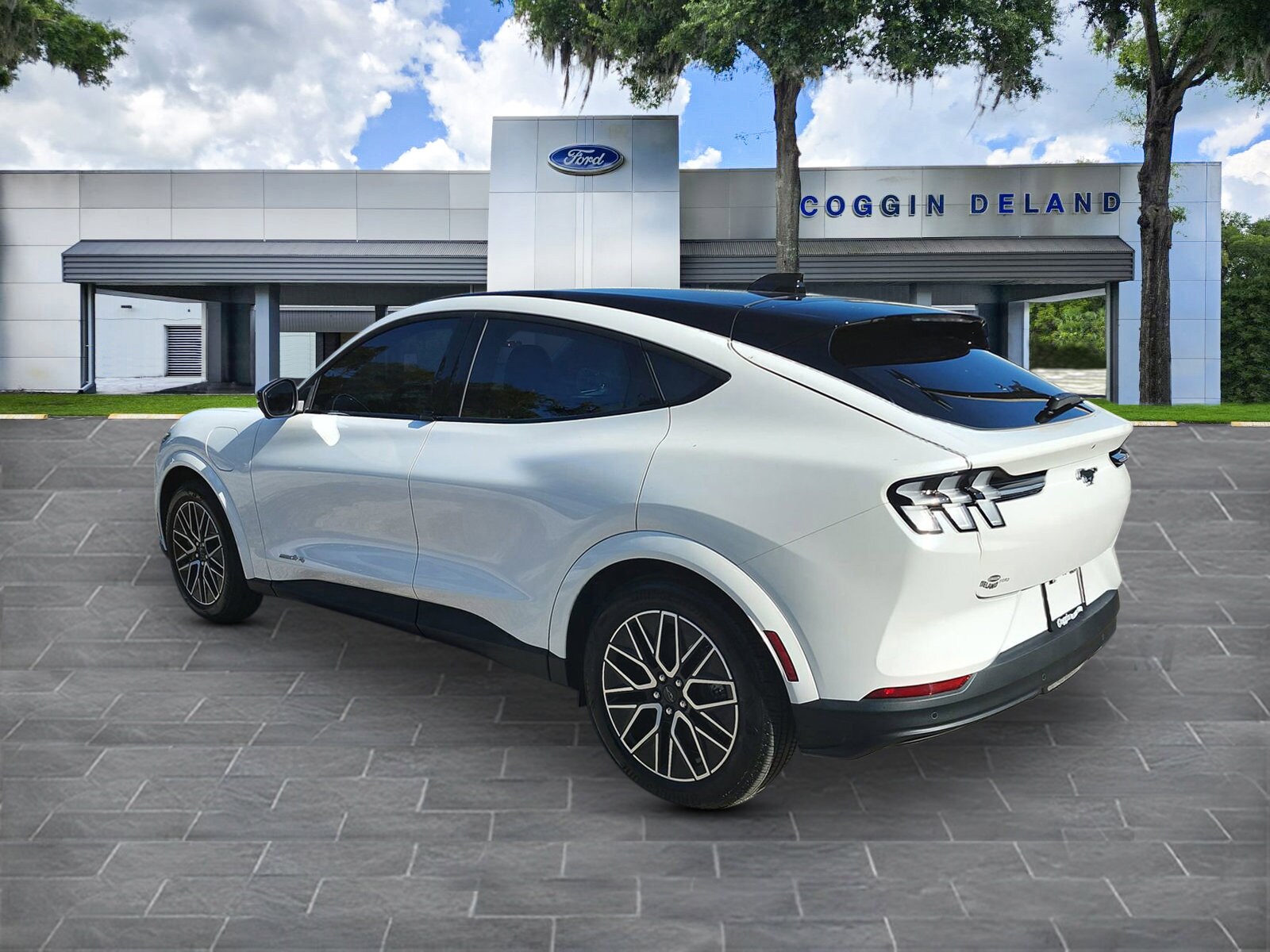 2025 Ford Mustang Mach-E Premium photo 2