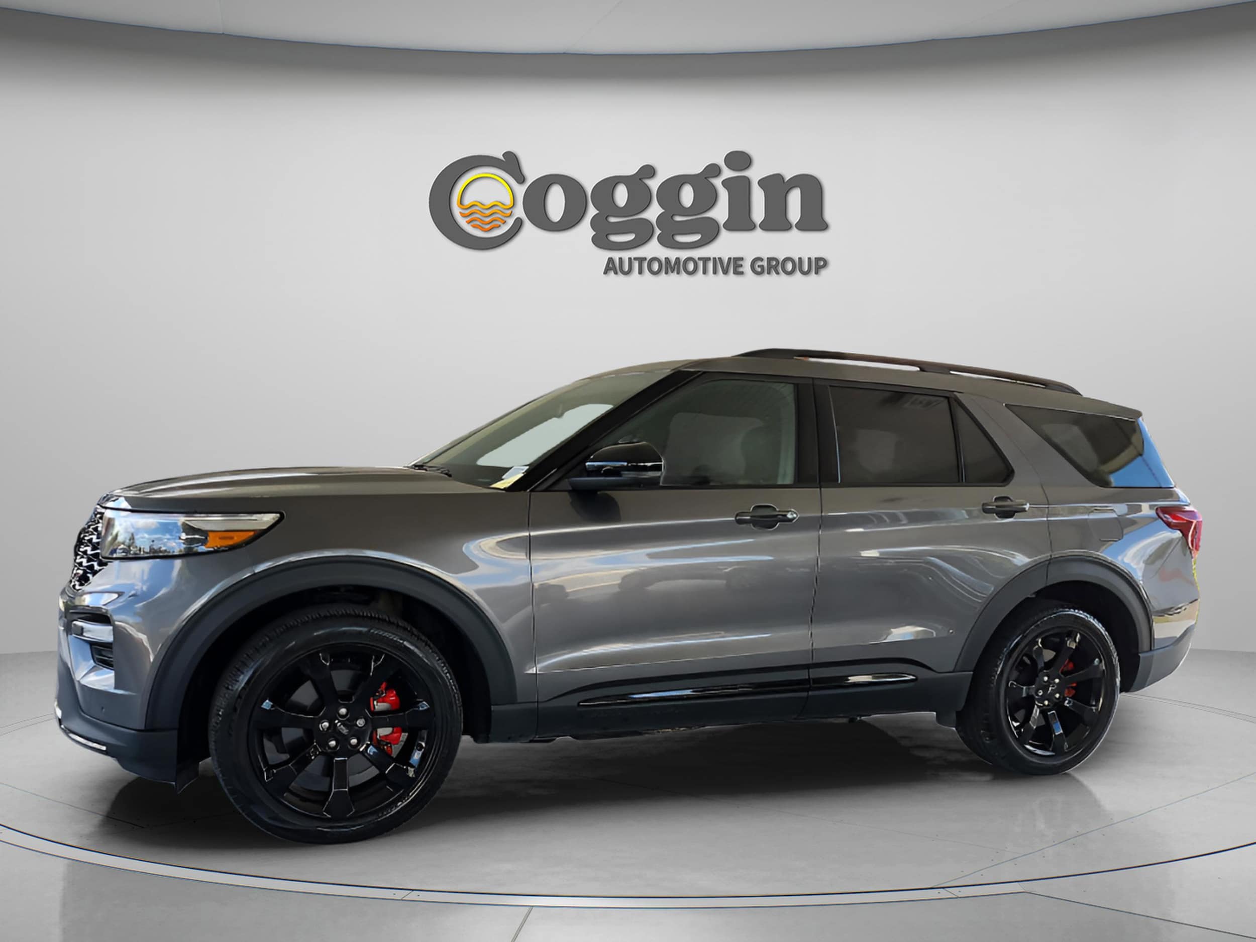 2023 Ford Explorer ST's photo