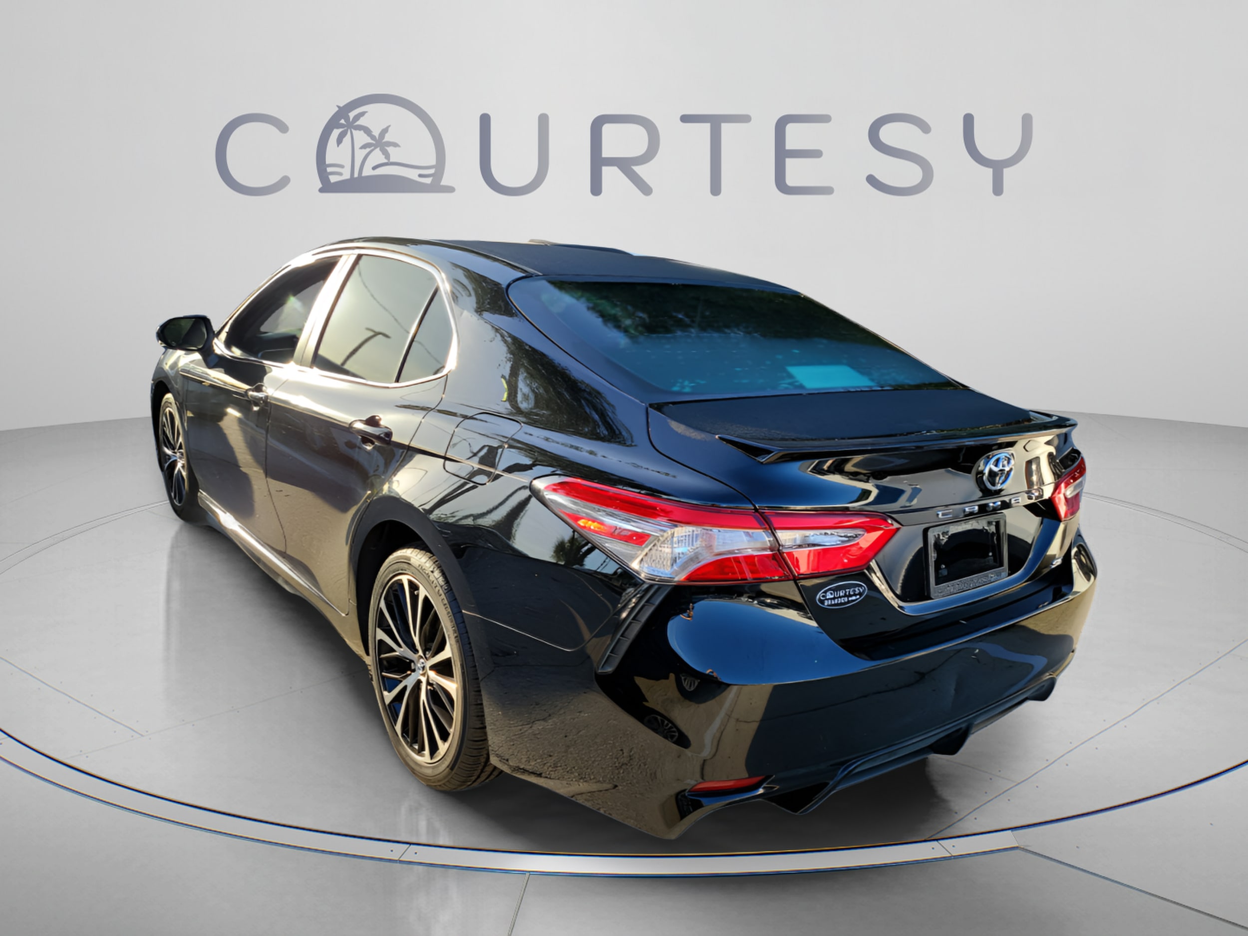 Used 2018 Toyota Camry SE with VIN 4T1B11HK3JU027006 for sale in Orange City, FL