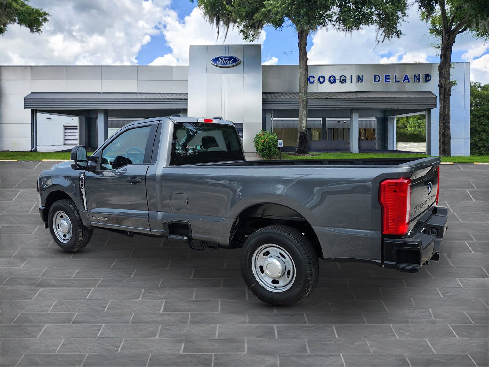 2025 Ford F-350 photo 3