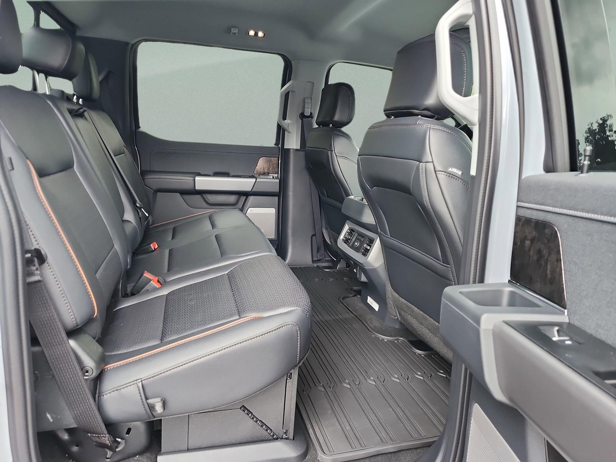2026 Ford F-350 Super Duty Lariat - Photo 18