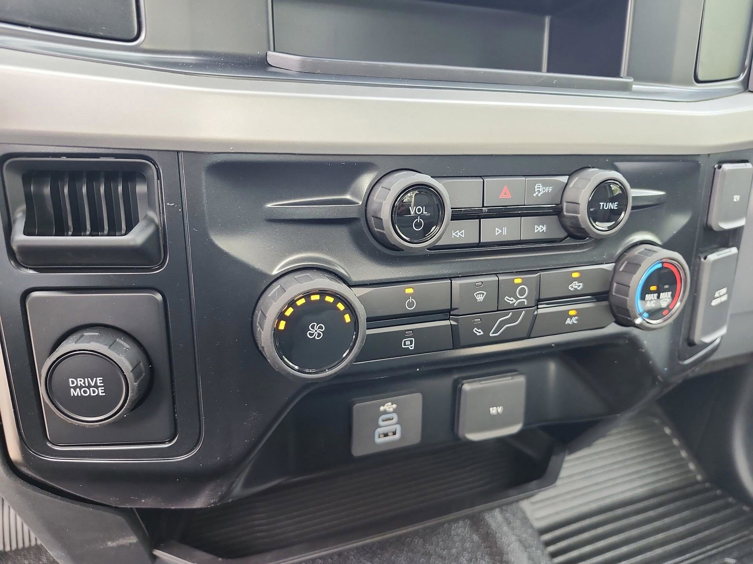 2025 Ford F-350 Super Duty XL - Photo 28
