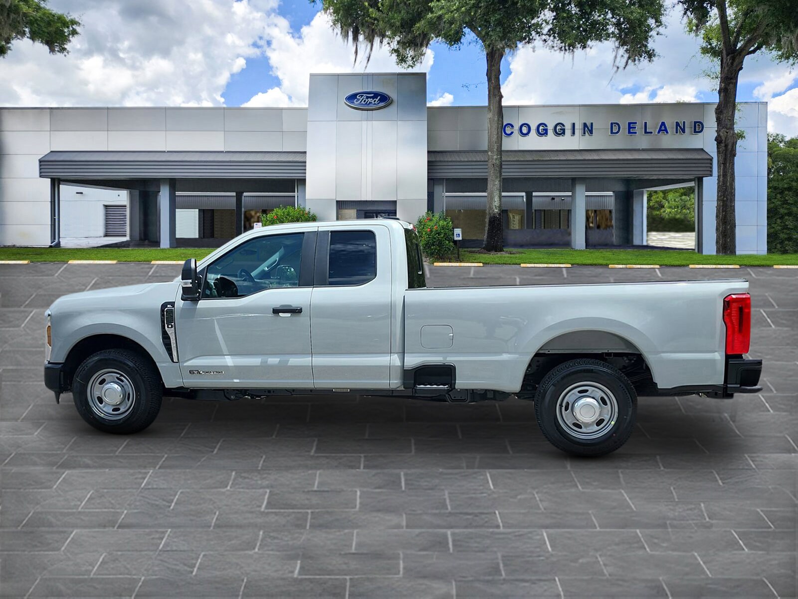 2025 Ford F-250 photo 2