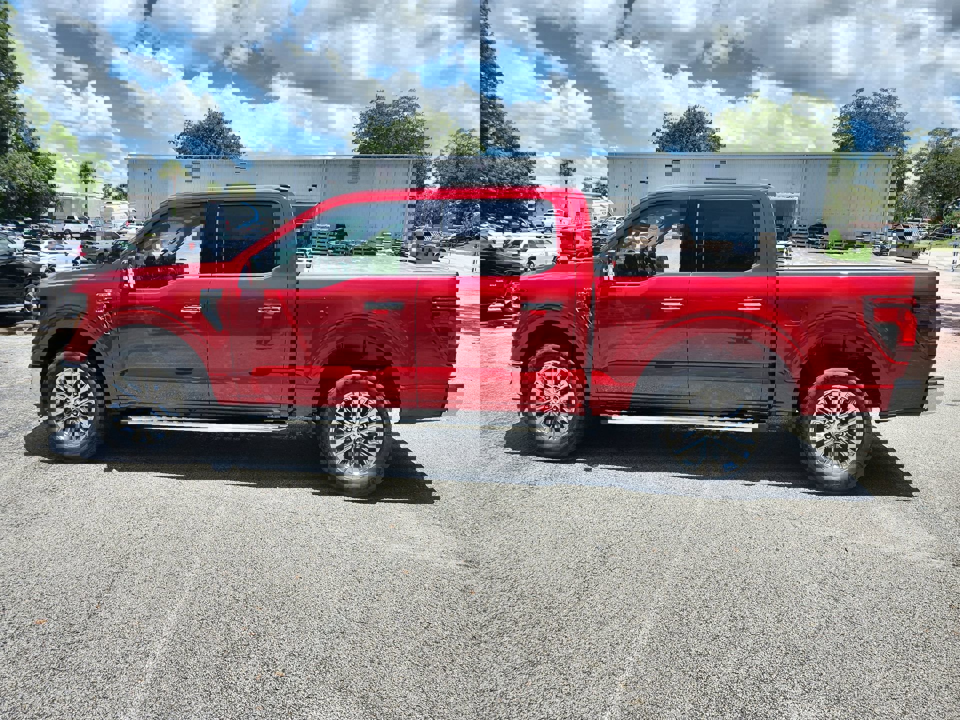 2025 Ford F-150 XLT photo 2