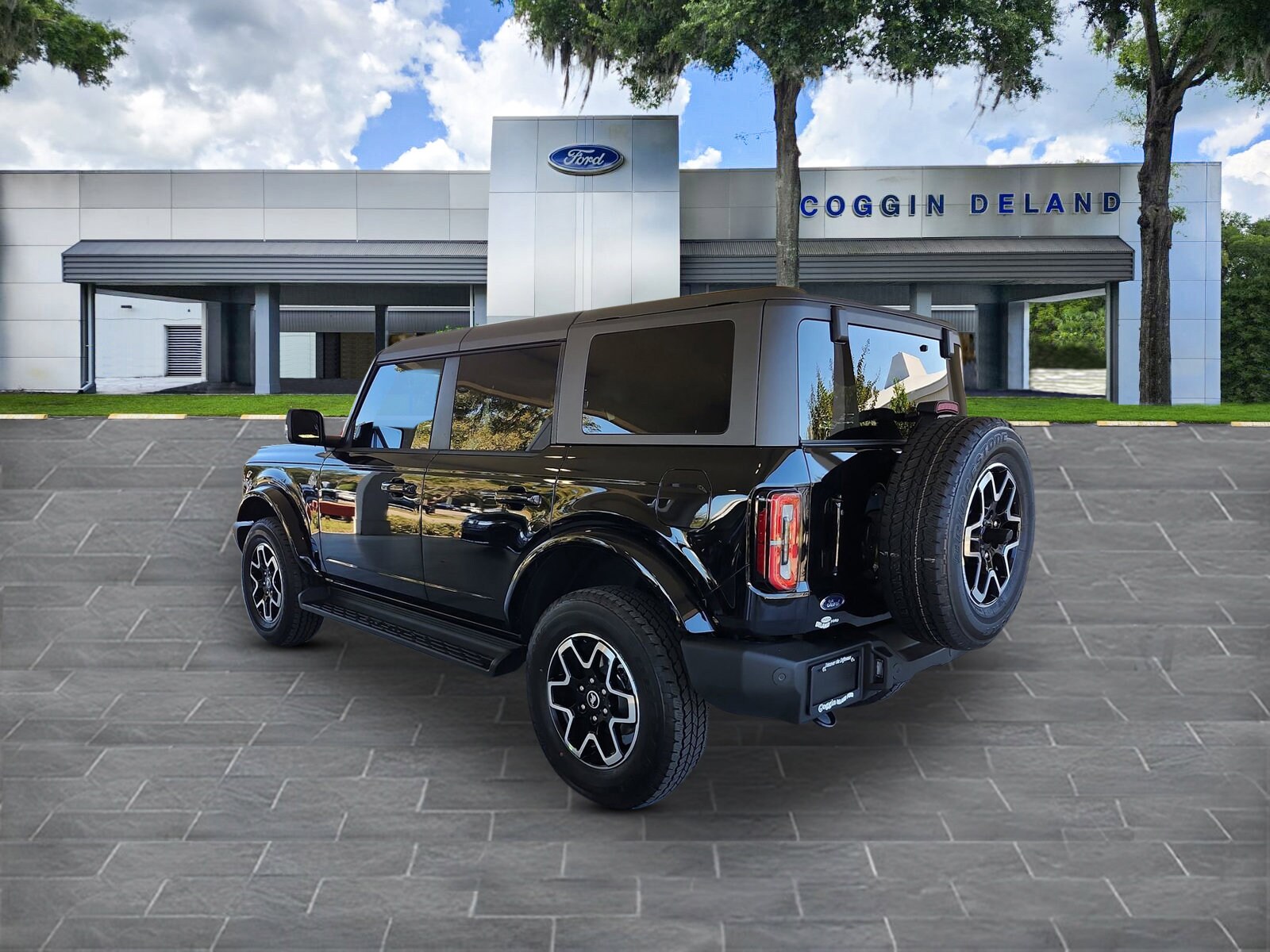 2025 Ford Bronco Outer Banks photo 3